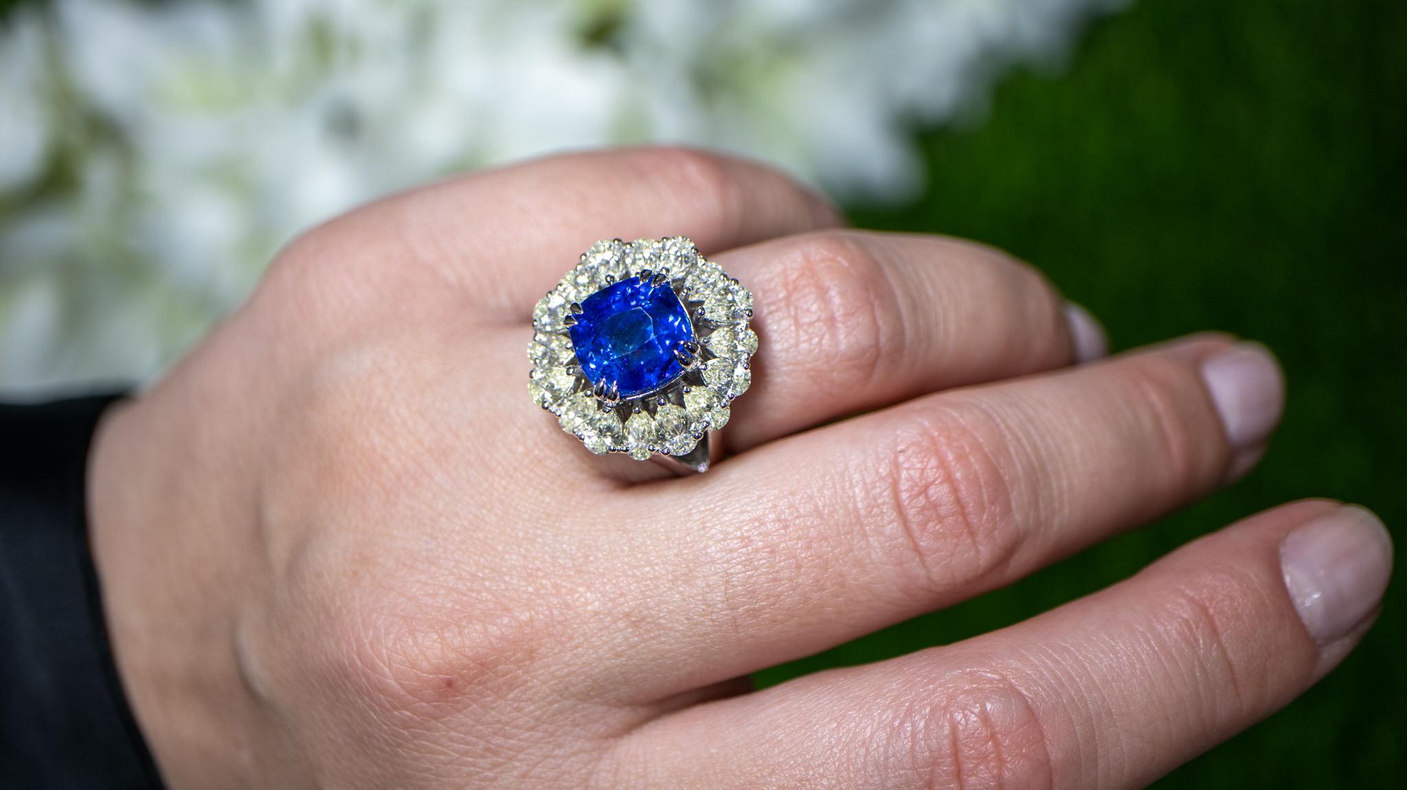 Women's or Men's IDL Certified Blue Sapphire Ring With Pear Diamond Halo 9.85 Carats 18K Gold For Sale