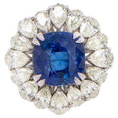 Importante bague en or 18 carats avec saphir bleu et halo de diamants poire de 9,85 carats