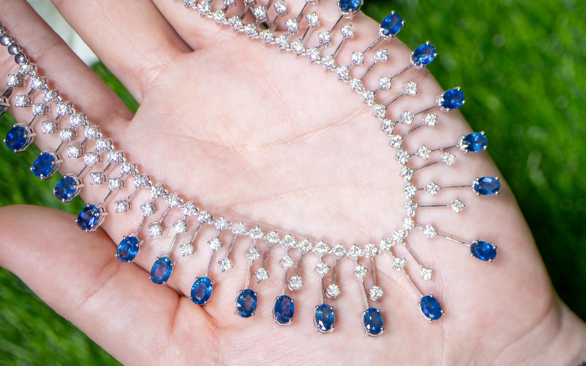 Oval Cut Important Blue Sapphires and Diamonds Necklace 23.8 Carats 18K Gold For Sale