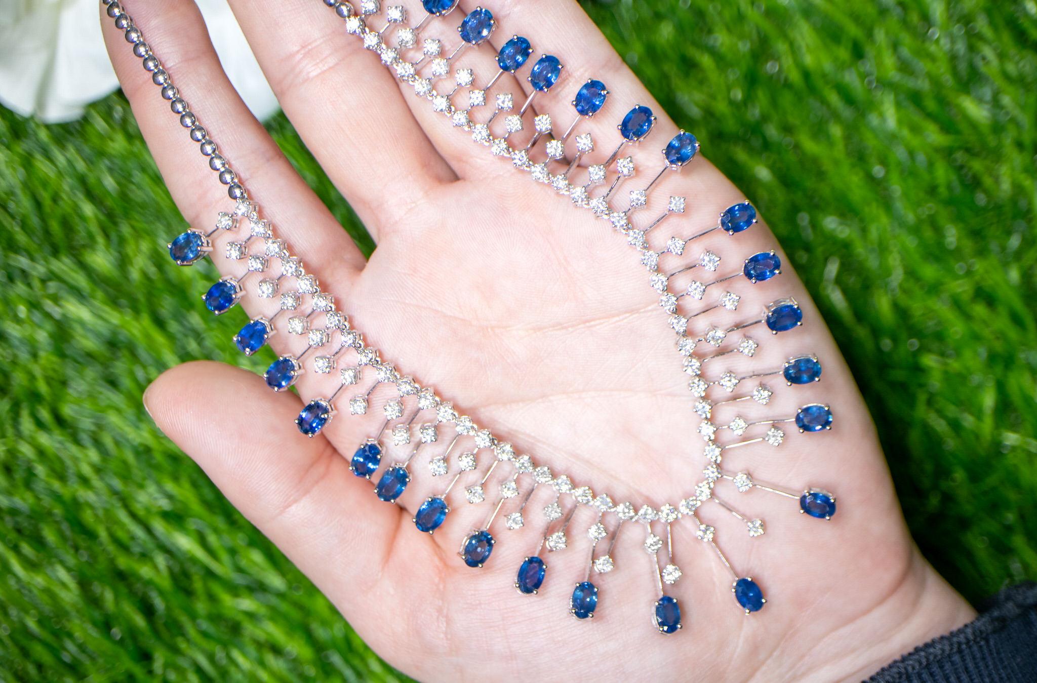 Women's or Men's Important Blue Sapphires and Diamonds Necklace 23.8 Carats 18K Gold For Sale