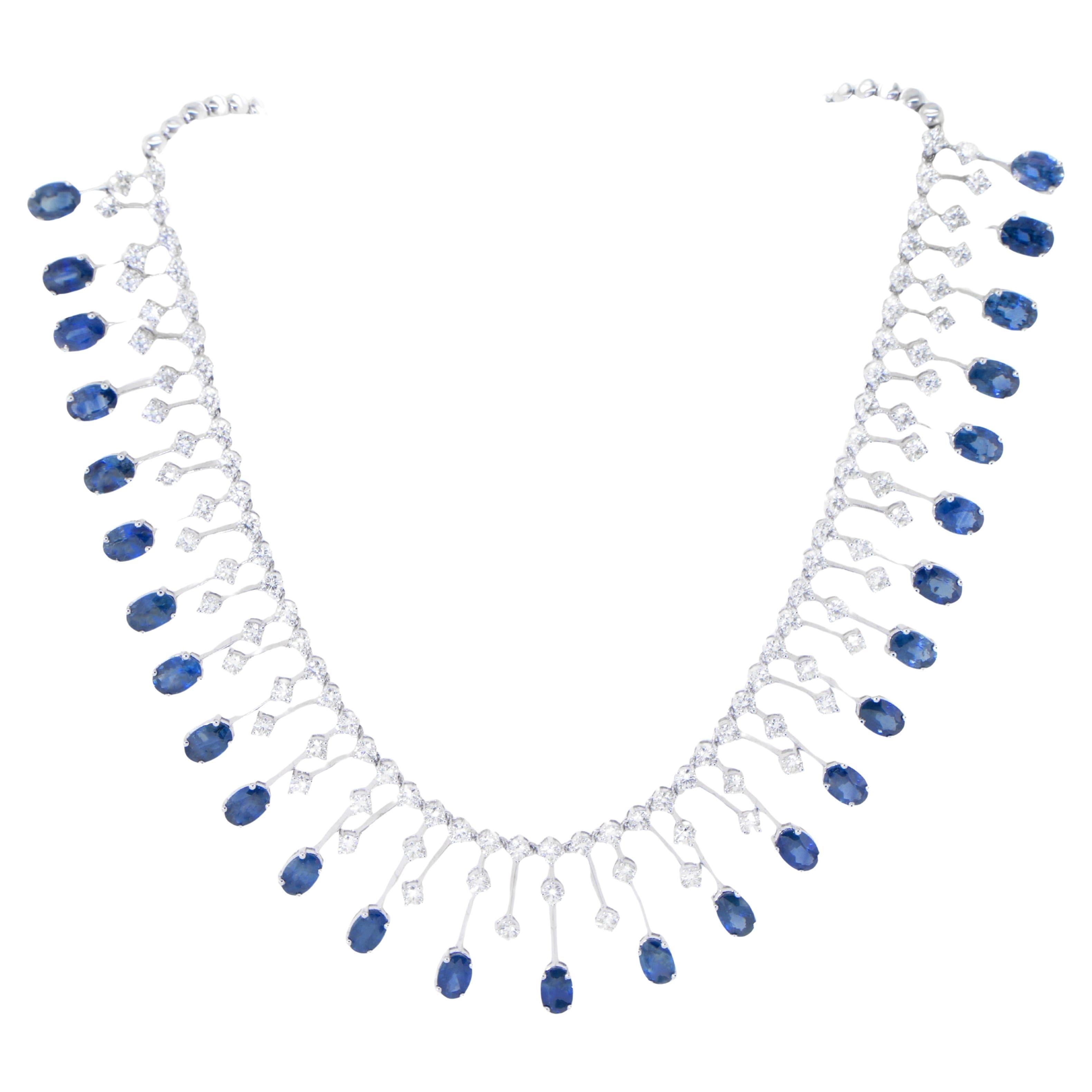 Importante collana di zaffiri blu e diamanti da 23,8 carati in oro 18 carati in vendita