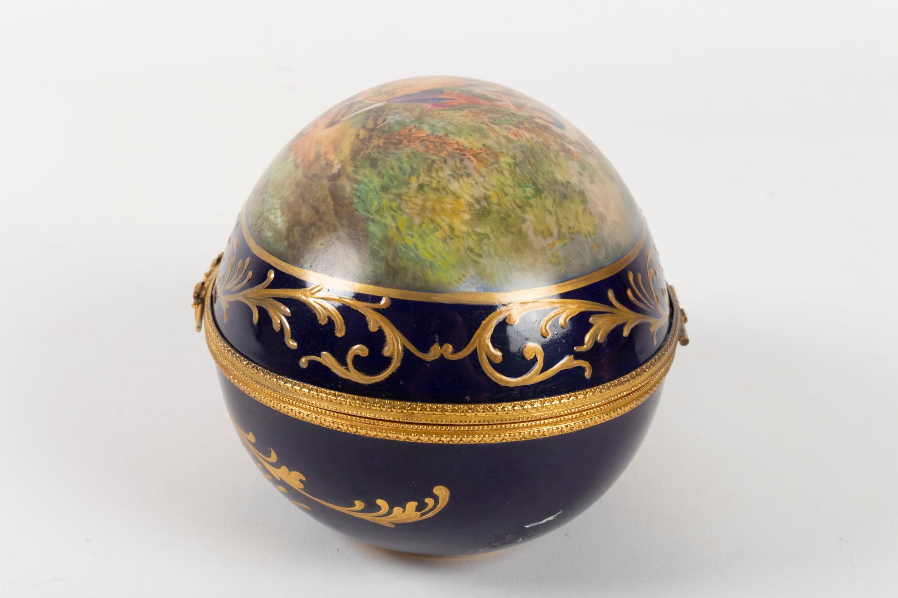 Important Box, Box 19th Century, Napoleon III Period, Porcelain and Brass In Good Condition In Saint-Ouen, FR