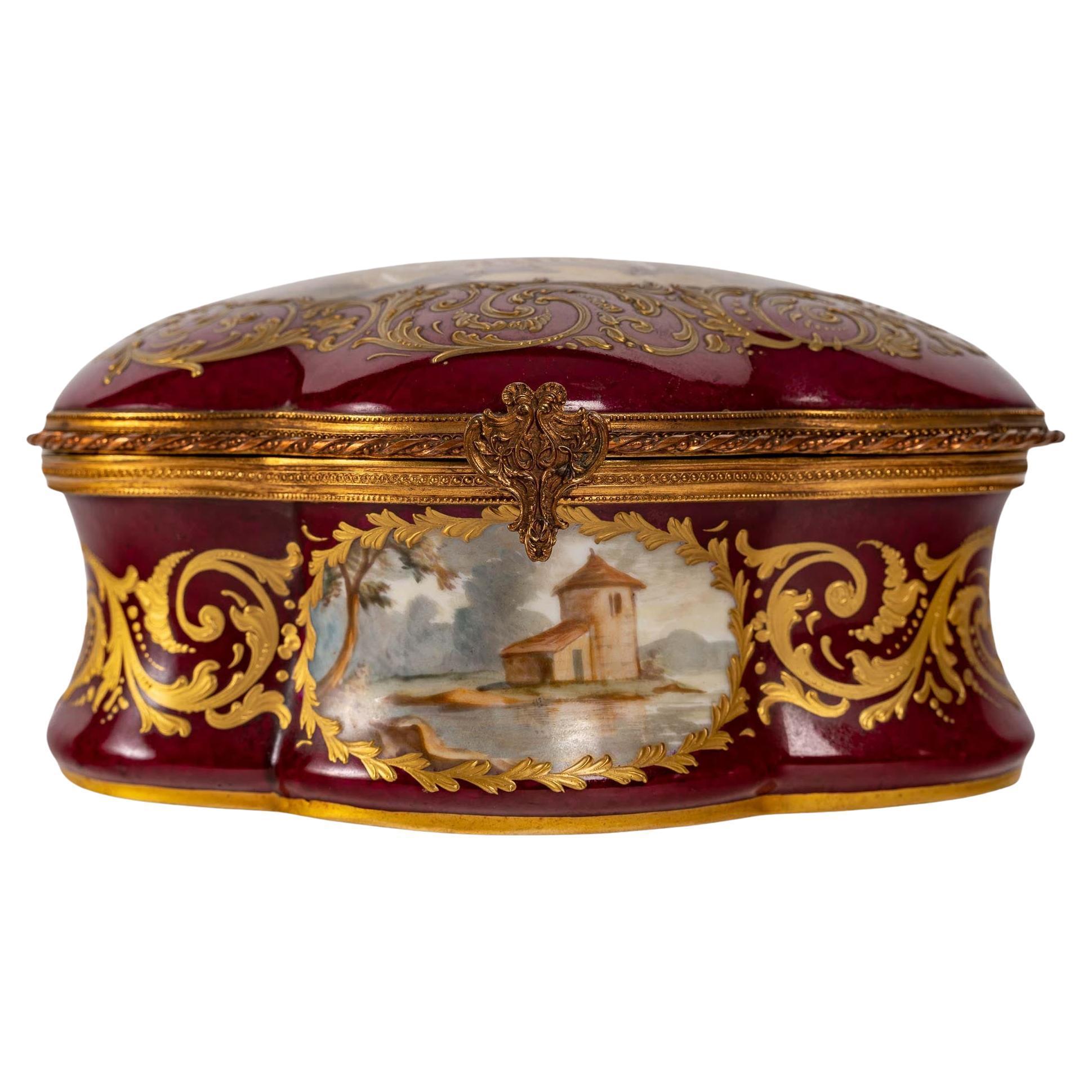 Boîte importante, boîte en porcelaine de Sèvres, période Napoléon III.

Boîte en porcelaine de Sèvres, boîte à bijoux, décorée de scènes galantes, signée, monture en laiton doré, très belle qualité, XIXe siècle, Napoléon III.


Dimensions : D :