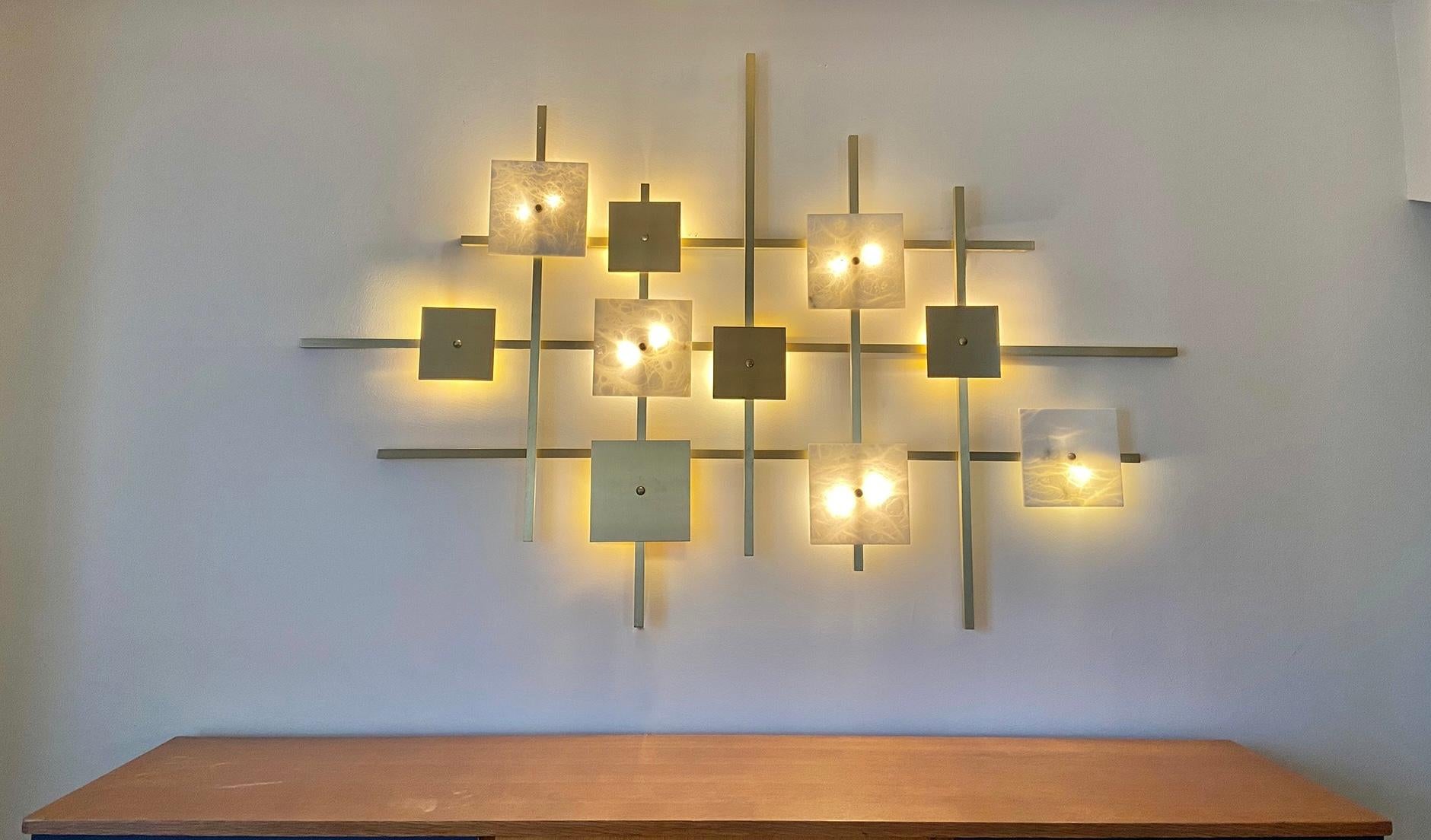 Important wall light in the style of Eric de Dormael in brass and marble Contemporary design 2000.
More than a wall lamp, a sculpture 