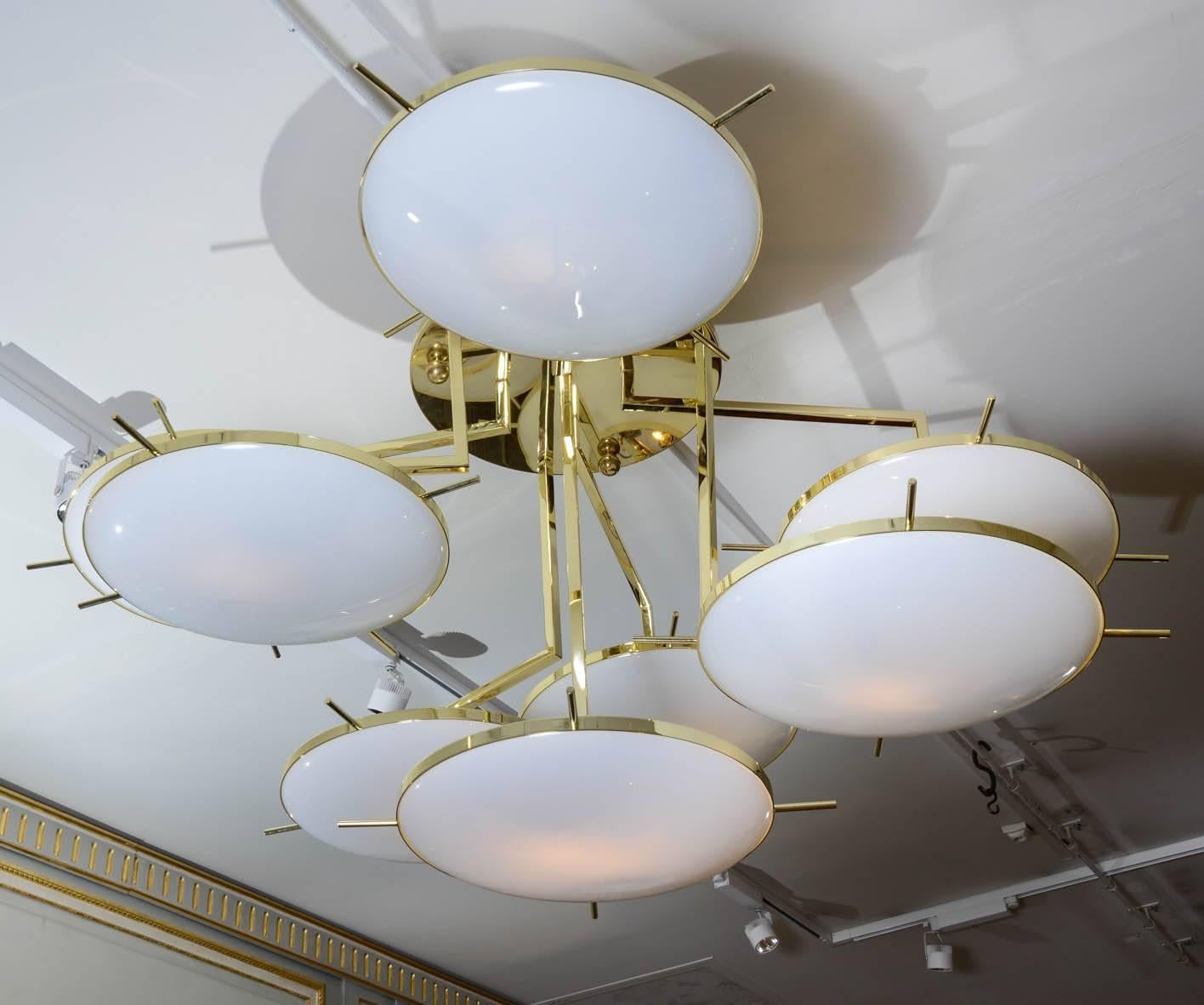 Fine XX secolo Importante lampadario in ottone in vendita