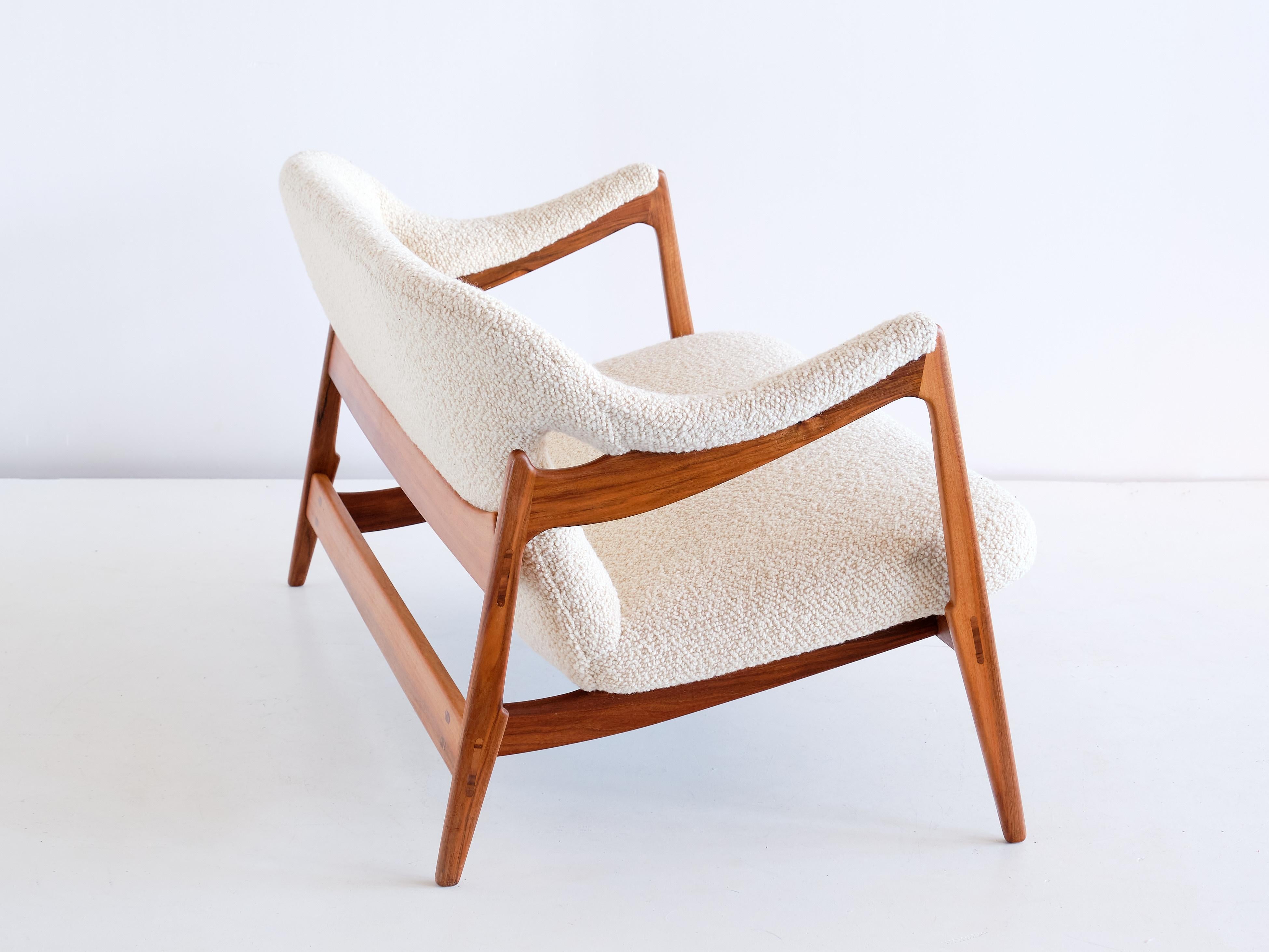 Importante divano Brockmann Petersen in legno di noce e bouclé, Louis G. Thiersen, 1951 in vendita 1