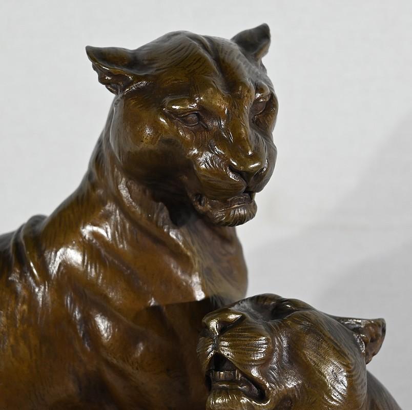Bedeutendes Bronzeskulpturenpaar mit Löwinnen, von L. Riché - Anfang 20. im Angebot 2