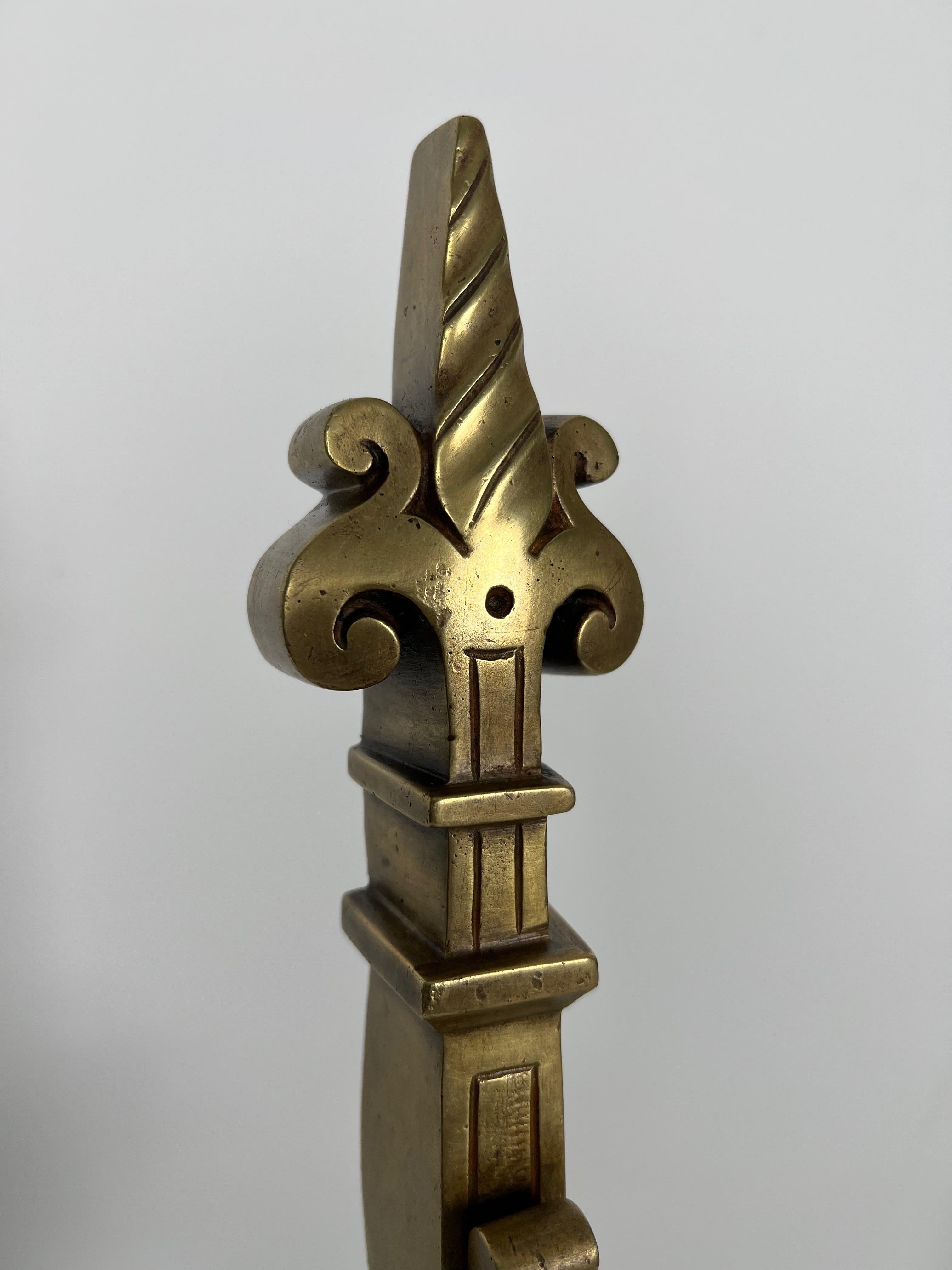 Important Bronze Fireplace Adornment Made of a Pair of Andirons and a Bronze Bar For Sale 7
