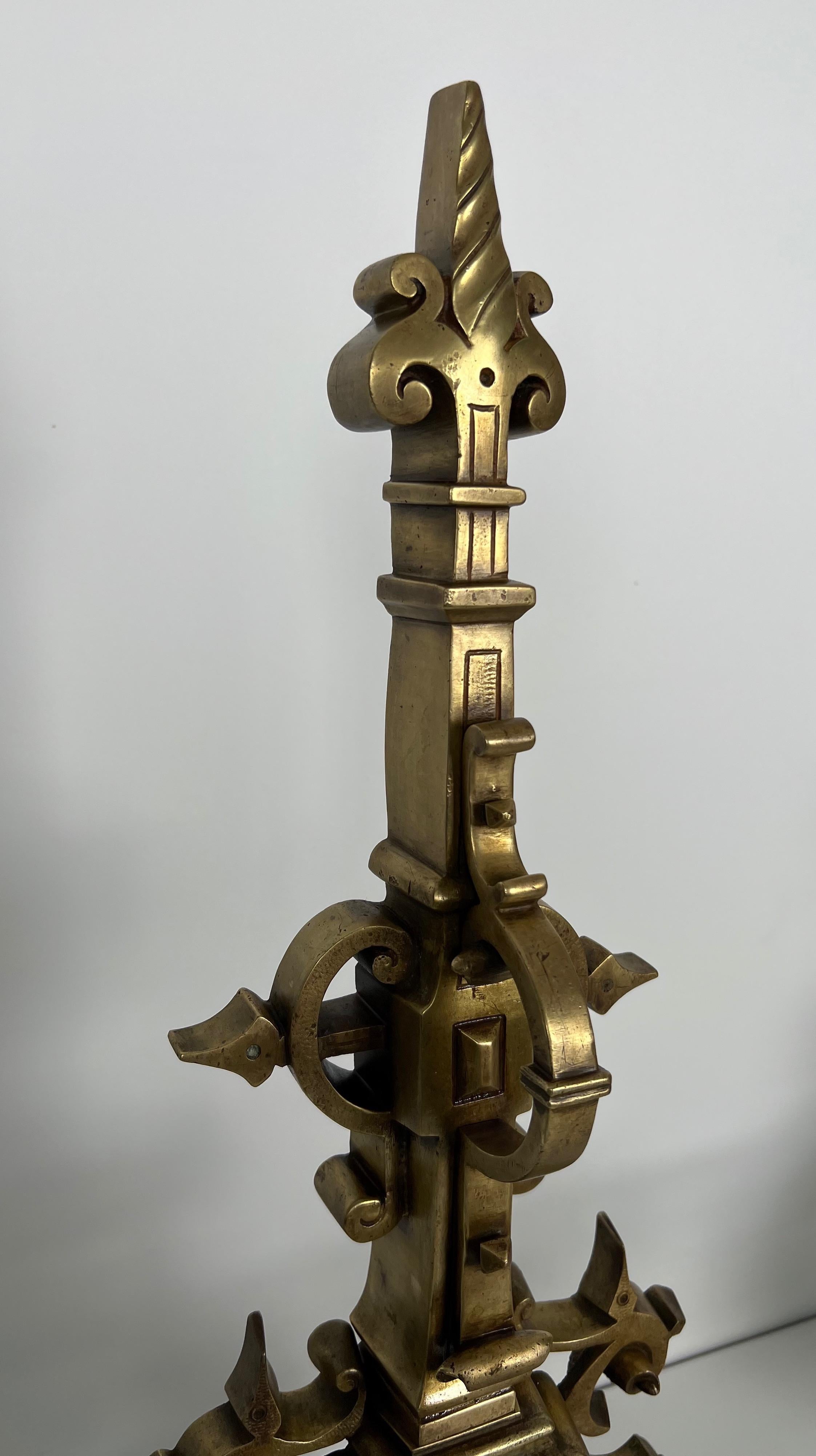 Bronze-Kaminschmuck aus Bronze, bestehend aus einem Paar Feuerböcke und einer Bronzebar im Angebot 3