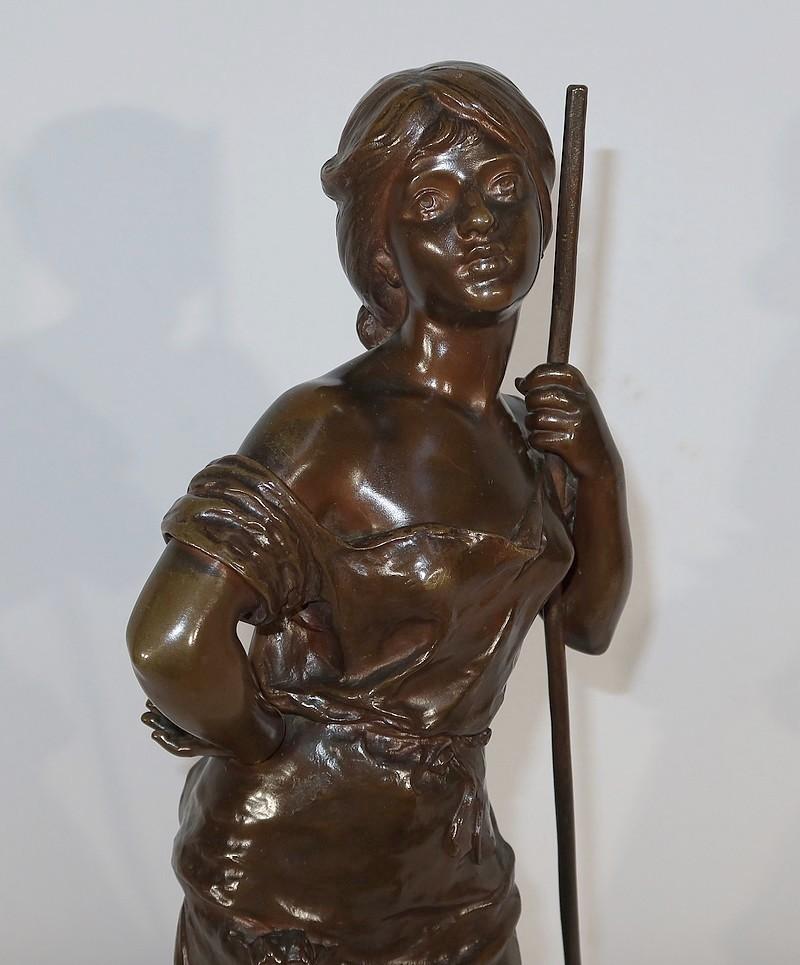 Bronze sculpture “Young Peasant Woman”, signed H. Moreau – 2nd part of the 19th For Sale 7