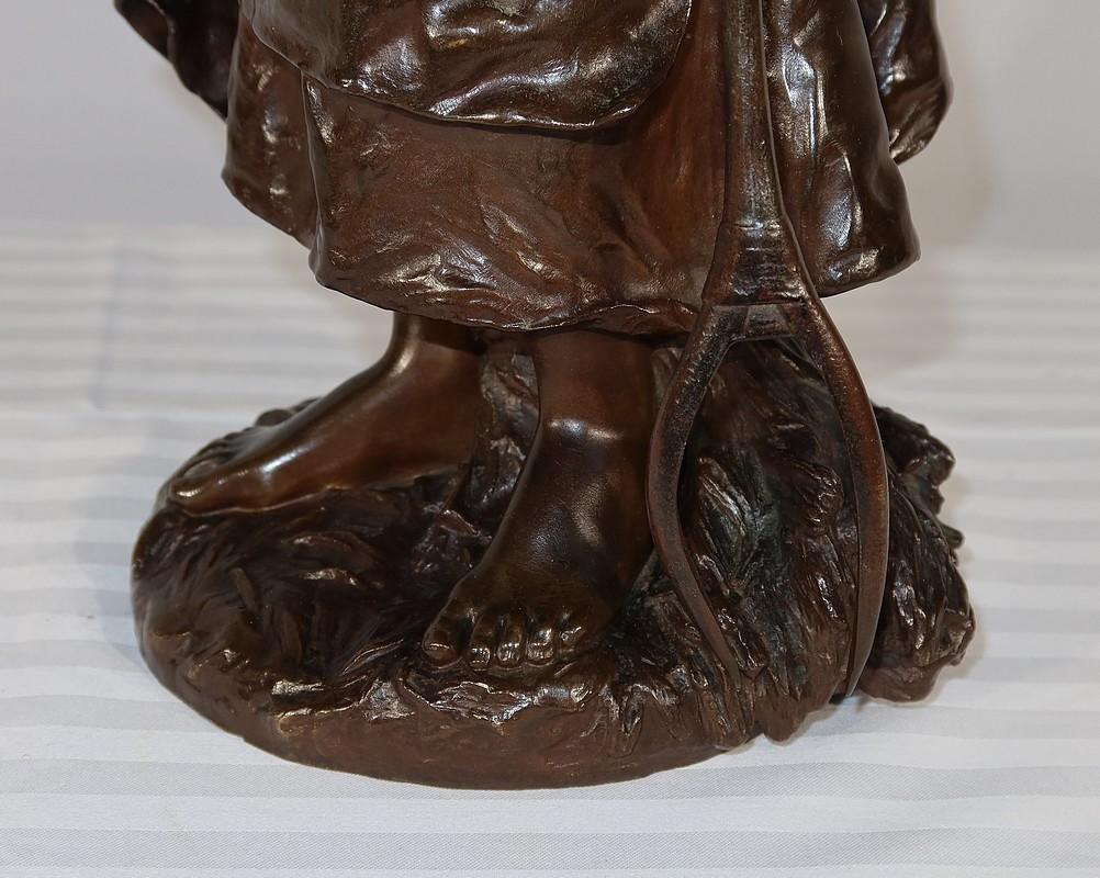 Bronze sculpture “Young Peasant Woman”, signed H. Moreau – 2nd part of the 19th For Sale 12
