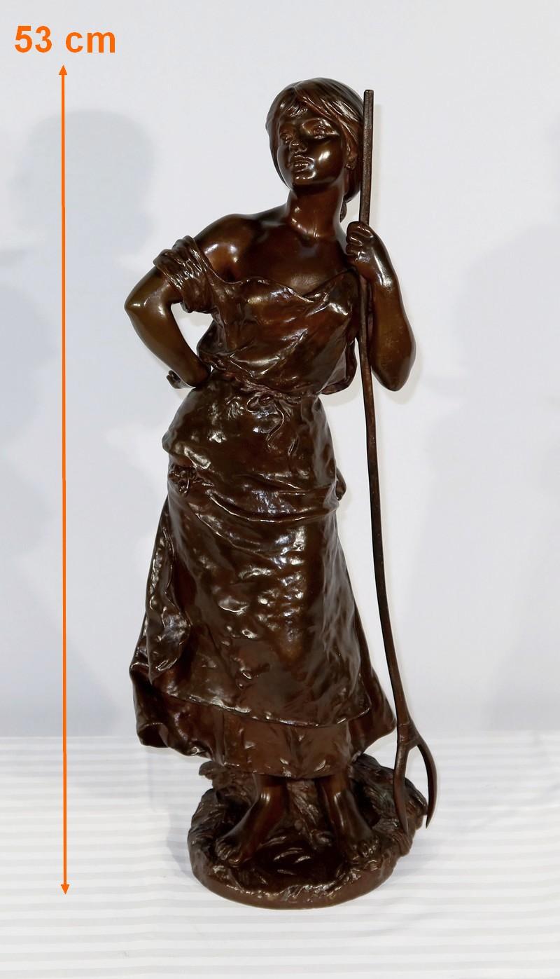 Large bronze sculpture with a brown patina, signed Hippolyte Moreau (1832–1926). He was the second son of Jean-Baptiste Moreau and brother of Mathurin and Auguste, all renowned 19th-century sculptors. Hippolyte followed traditional and academic