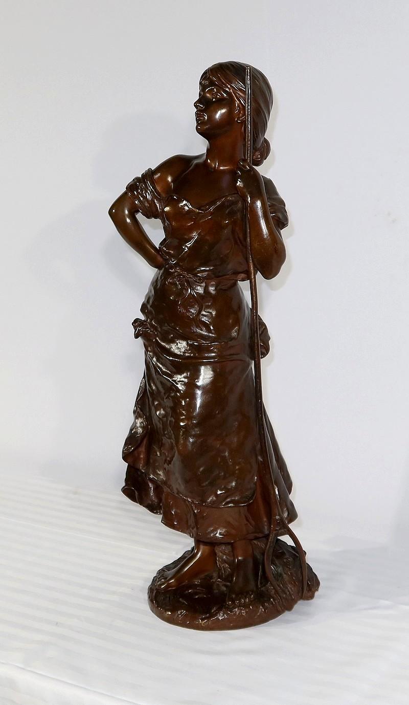 Bronze sculpture “Young Peasant Woman”, signed H. Moreau – 2nd part of the 19th In Good Condition For Sale In HÉRIC, FR