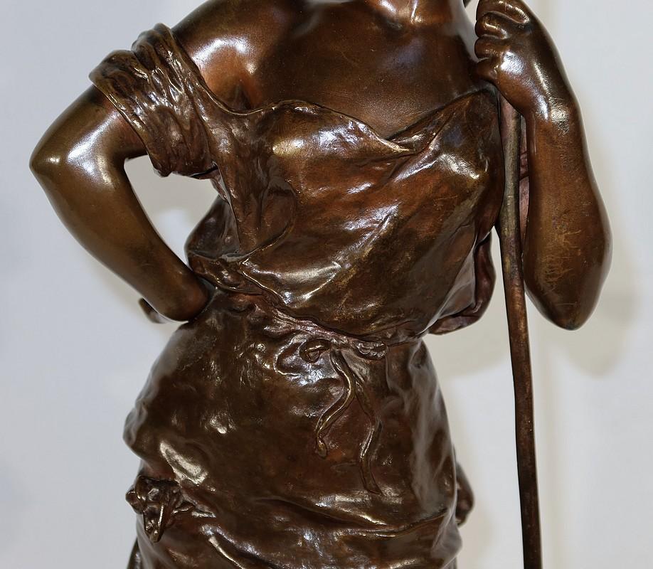 Bronze sculpture “Young Peasant Woman”, signed H. Moreau – 2nd part of the 19th For Sale 3