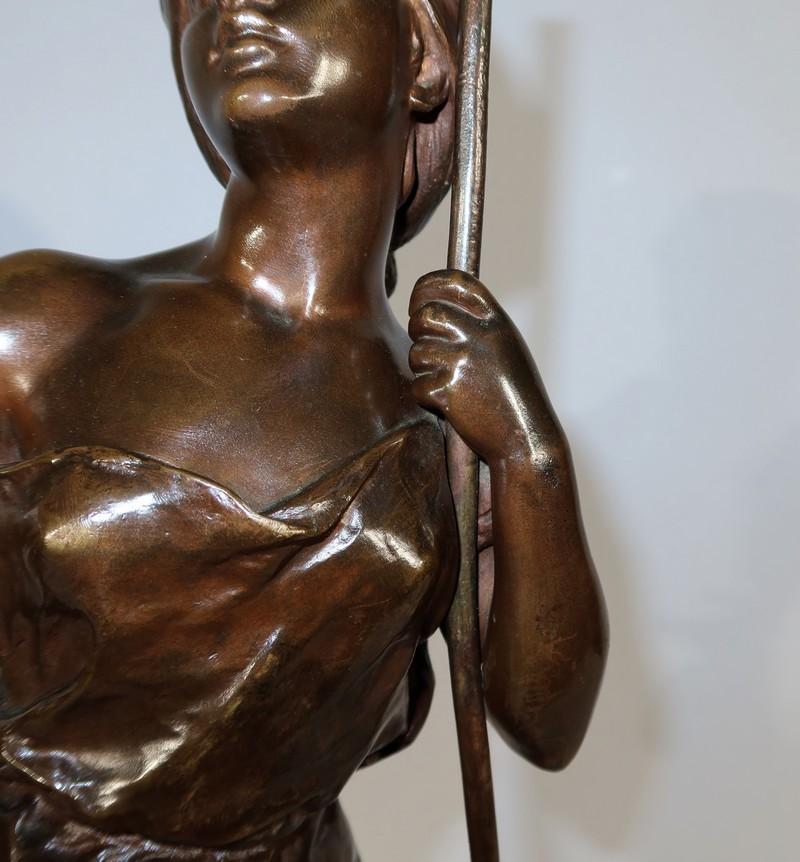Bronze sculpture “Young Peasant Woman”, signed H. Moreau – 2nd part of the 19th For Sale 4