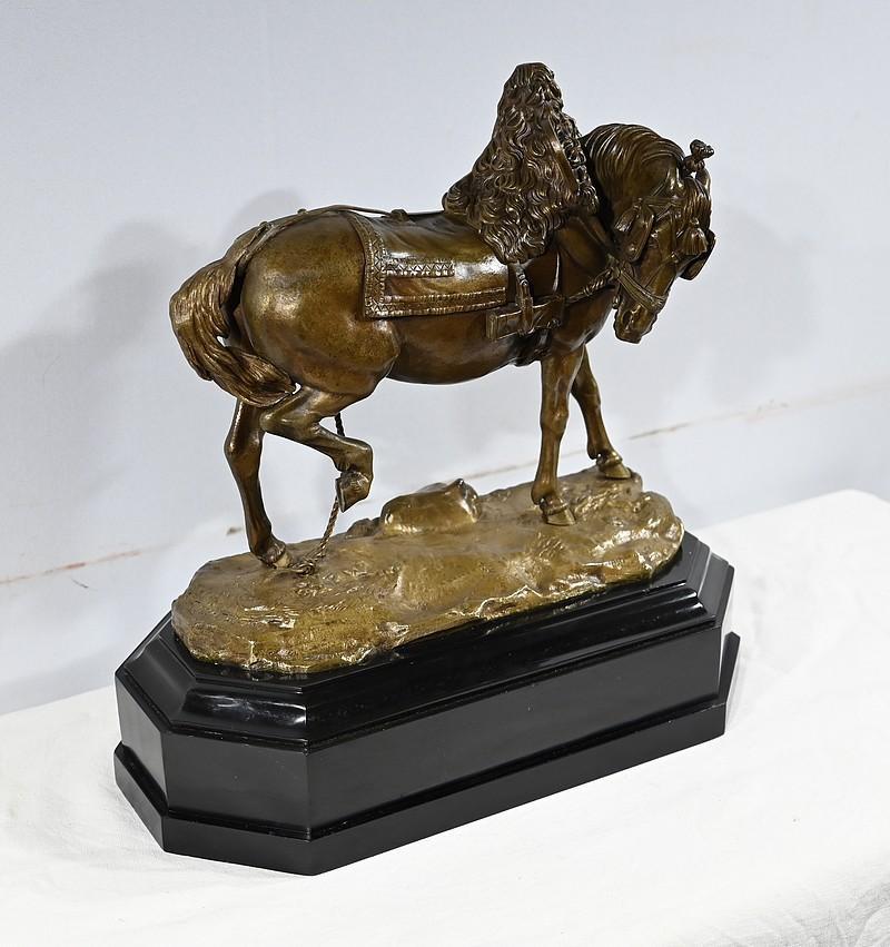 Antique bronze sculpture with a medal patina depicting a harnessed draft horse. Théodore Gechter's signature is present on the base and dated 1841. This superb equestrian sculpture is notable for its high quality, the finesse of its carving, and the