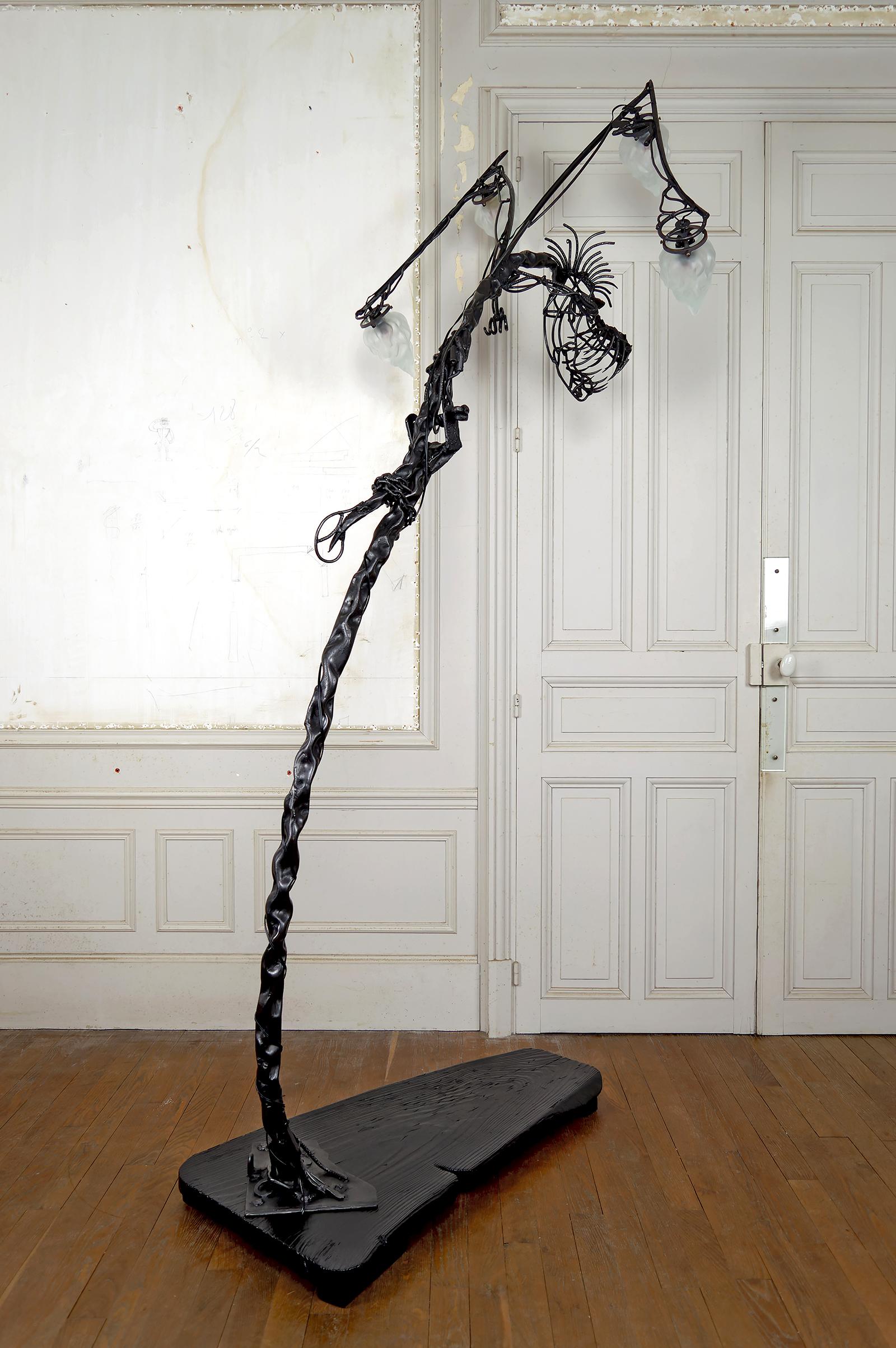 Important Brutalist Sculptural Dragon Lamp in Wrought Iron, France, 1970's In Excellent Condition For Sale In VÉZELAY, FR