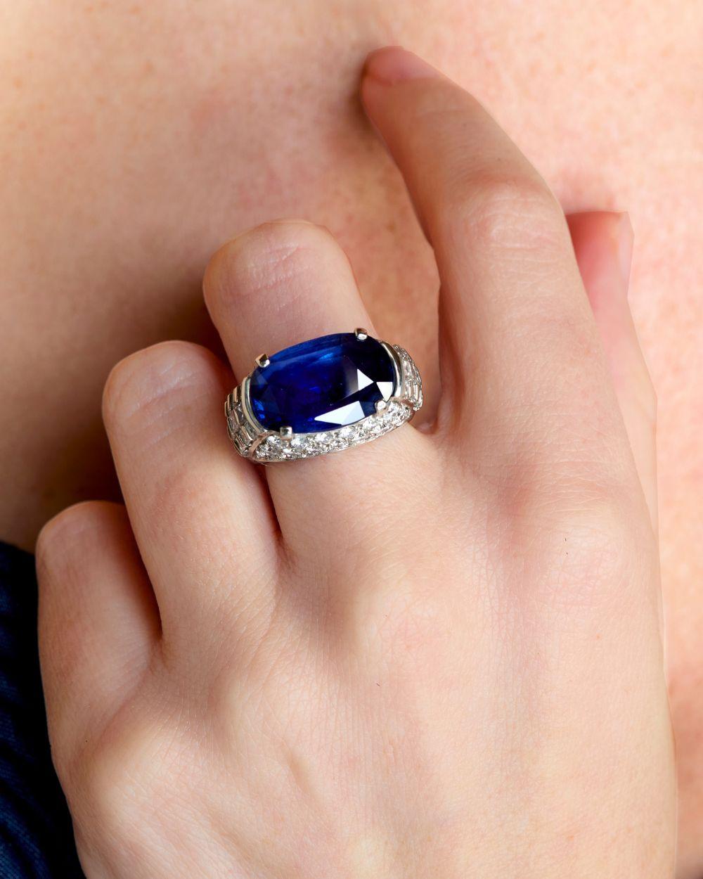 Important Bulgari Blue Sapphire and Diamond Ring In Excellent Condition For Sale In Weston, MA