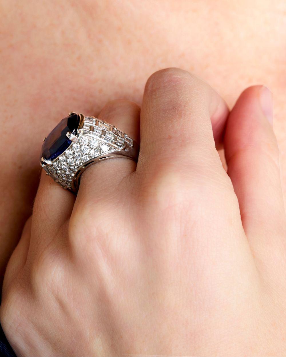 Important Bulgari Blue Sapphire and Diamond Ring For Sale 1