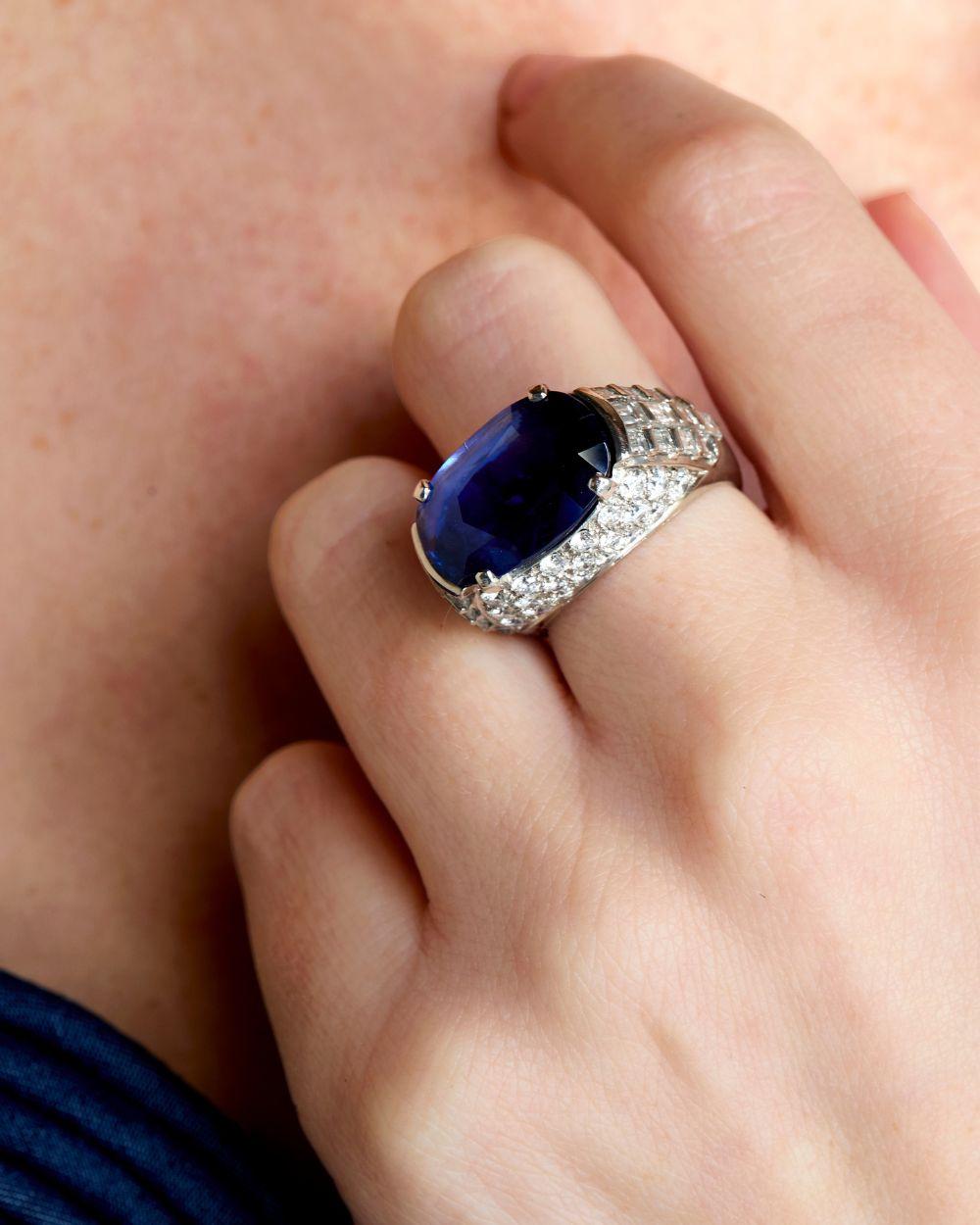Important Bulgari Blue Sapphire and Diamond Ring For Sale 2