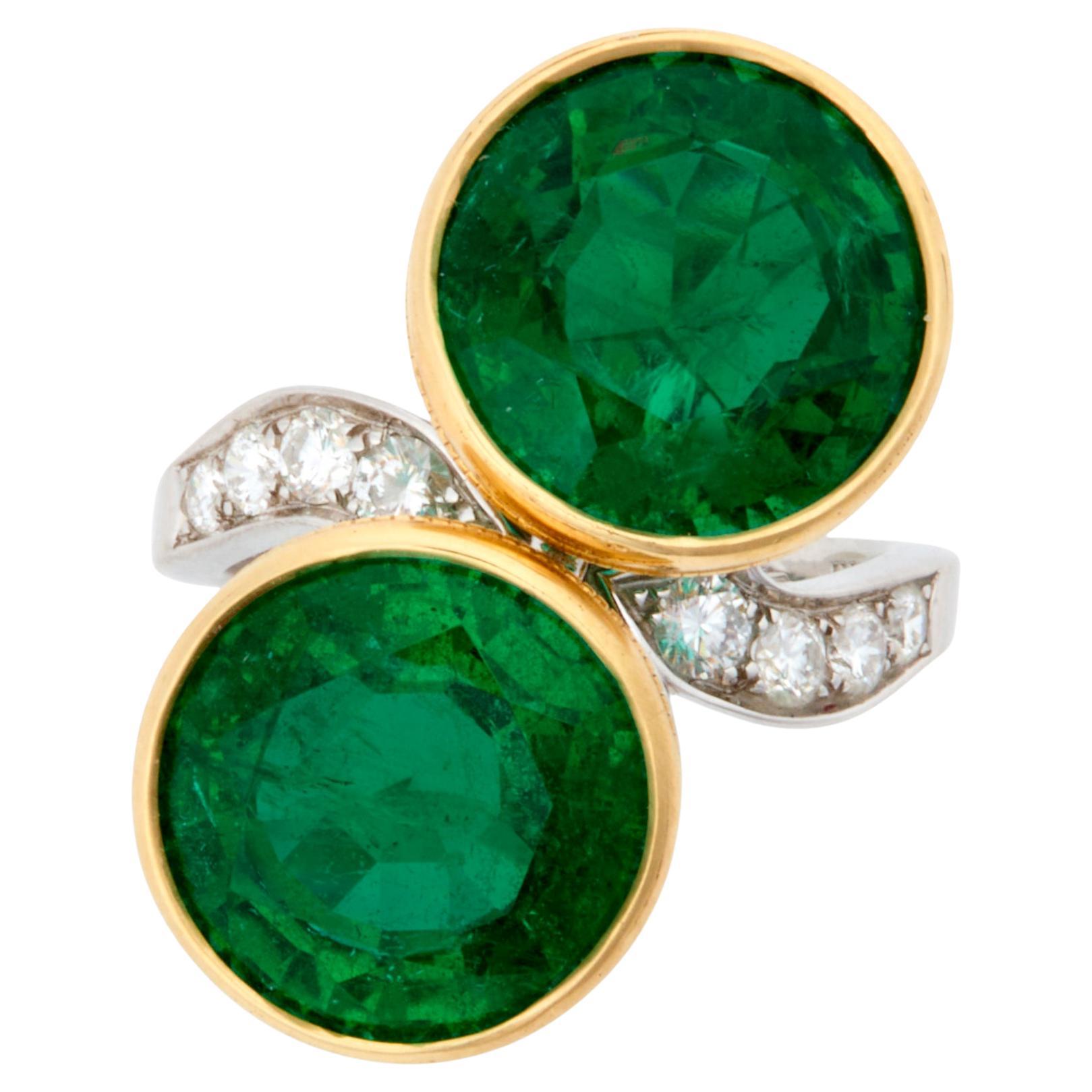 Important Bulgari Emerald Toi et Moi Ring For Sale