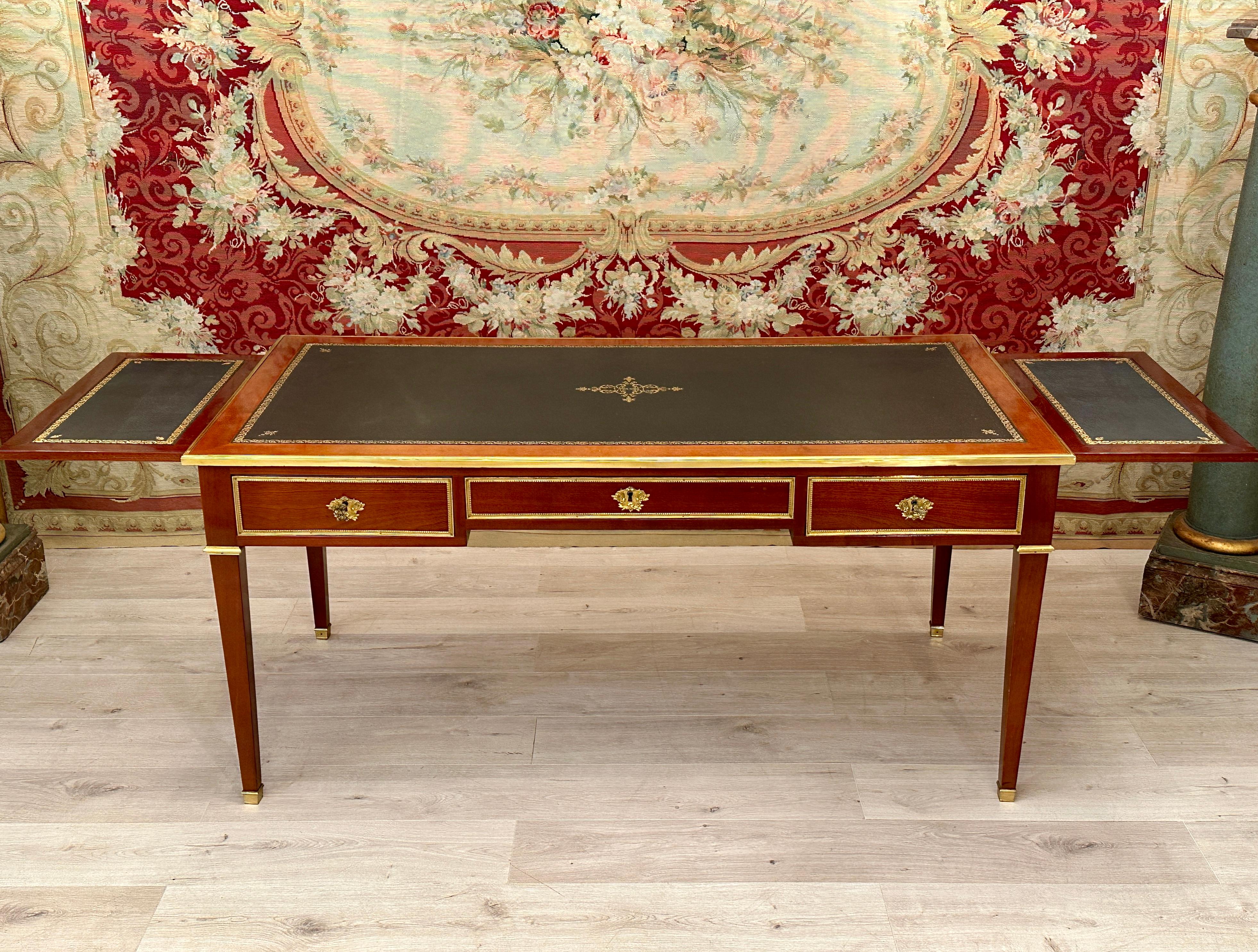 Important Bureau Plat En Acajou De Style Louis XVI Mailfert  For Sale 5