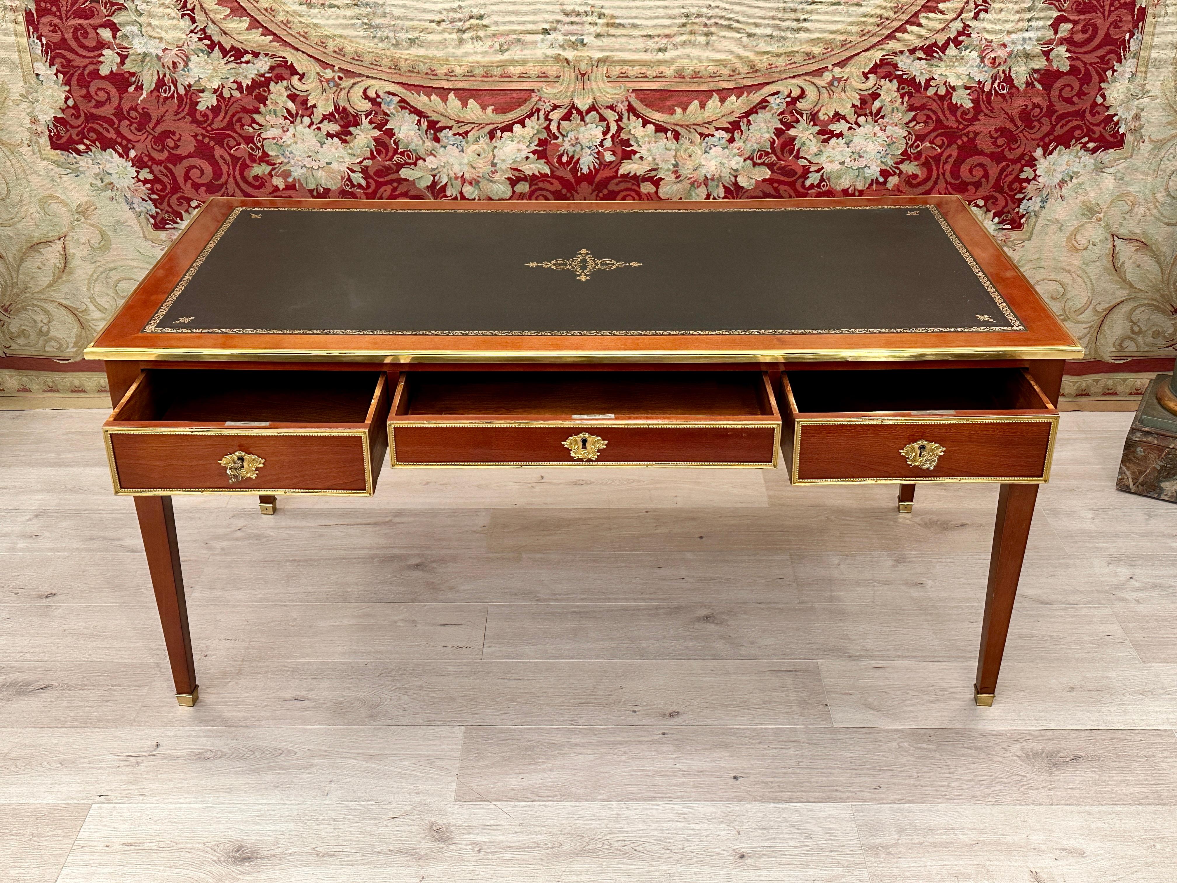 Important Bureau Plat En Acajou De Style Louis XVI Mailfert  For Sale 2