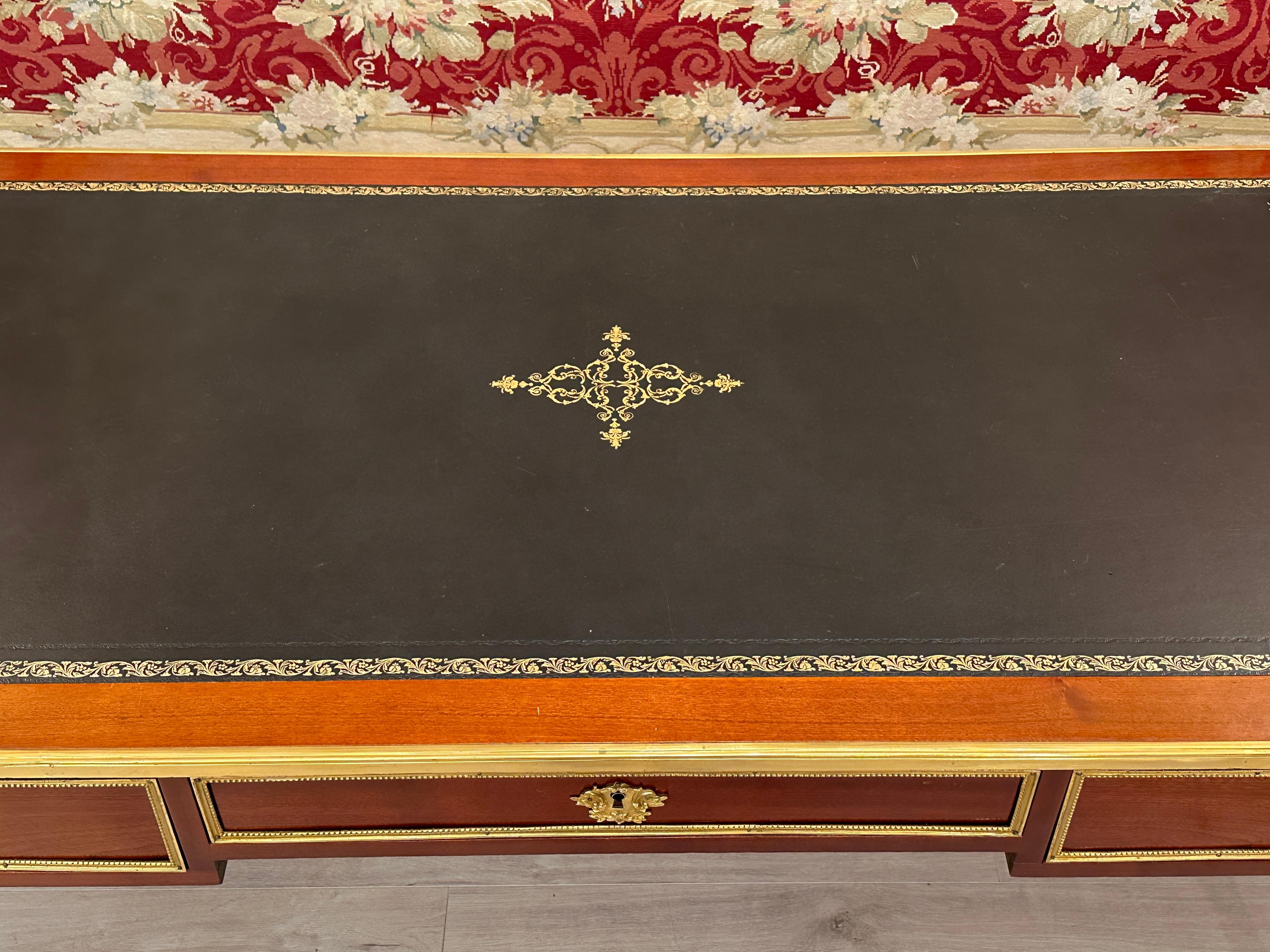 Important Bureau Plat En Acajou De Style Louis XVI Mailfert  For Sale 4
