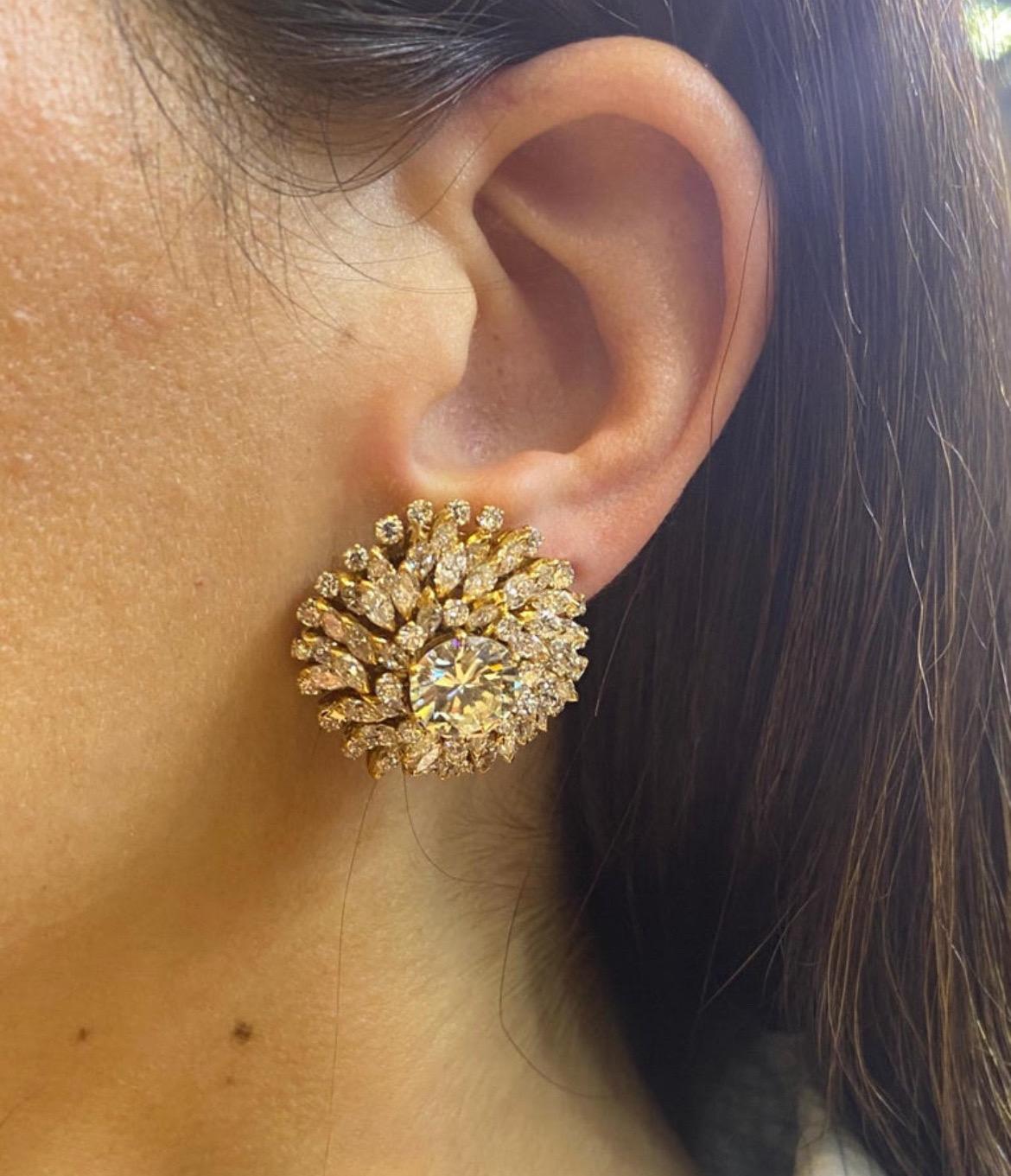 Important Bvlgari Diamond Earrings

A pair of Bulgari diamond earrings set with 92 marquise cut and 60 round cut diamonds.

The round diamond at the center of the earrings weighs2.93 and 2.84 carats 
Signed: Bulgari
Approximately Measures: .75