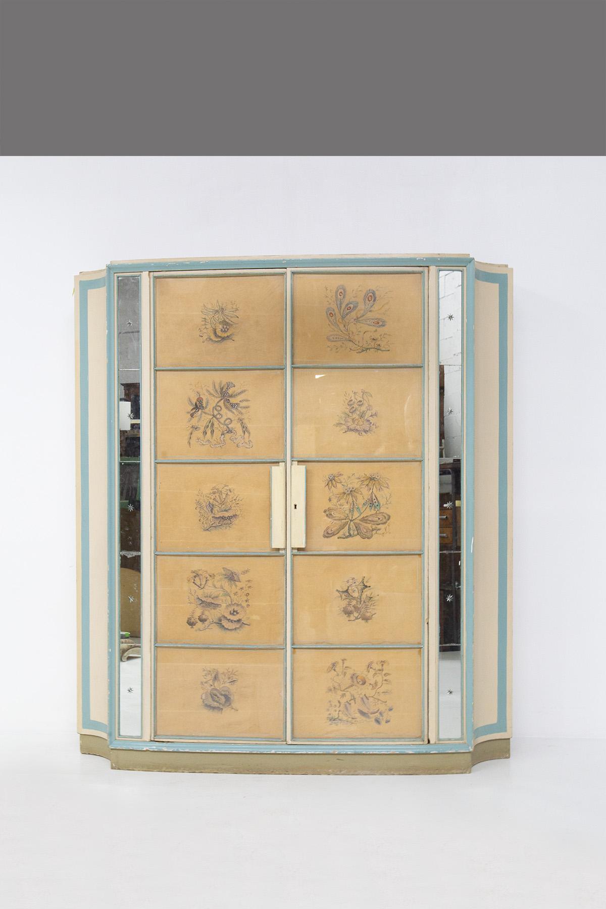Importante armoire de Paolo Buffa pour la production italienne des années 1950 d'Arrighi. L'armoire est un grand produit d'une rare beauté, c'est un meuble inestimable qui témoigne de l'excellence de l'artisanat italien de l'époque. L'armoire est