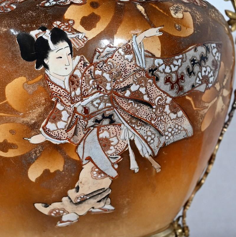 Important Porcelain Planter, Japan – Late 19th Century For Sale 6