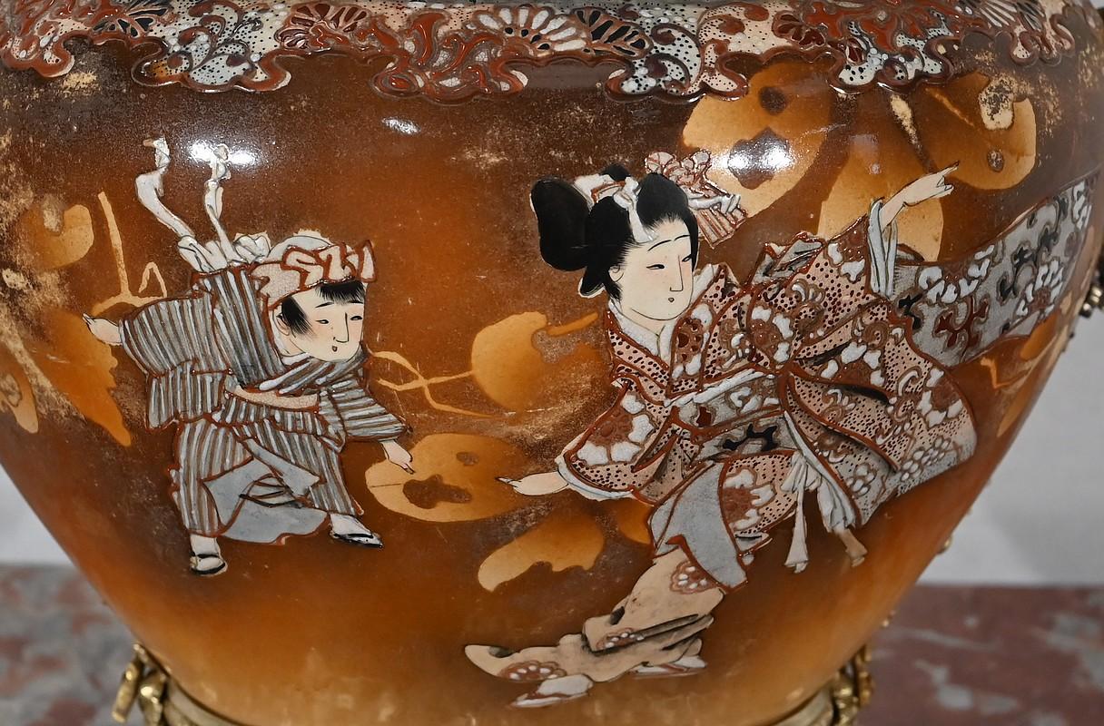 Important Porcelain Planter, Japan – Late 19th Century For Sale 5