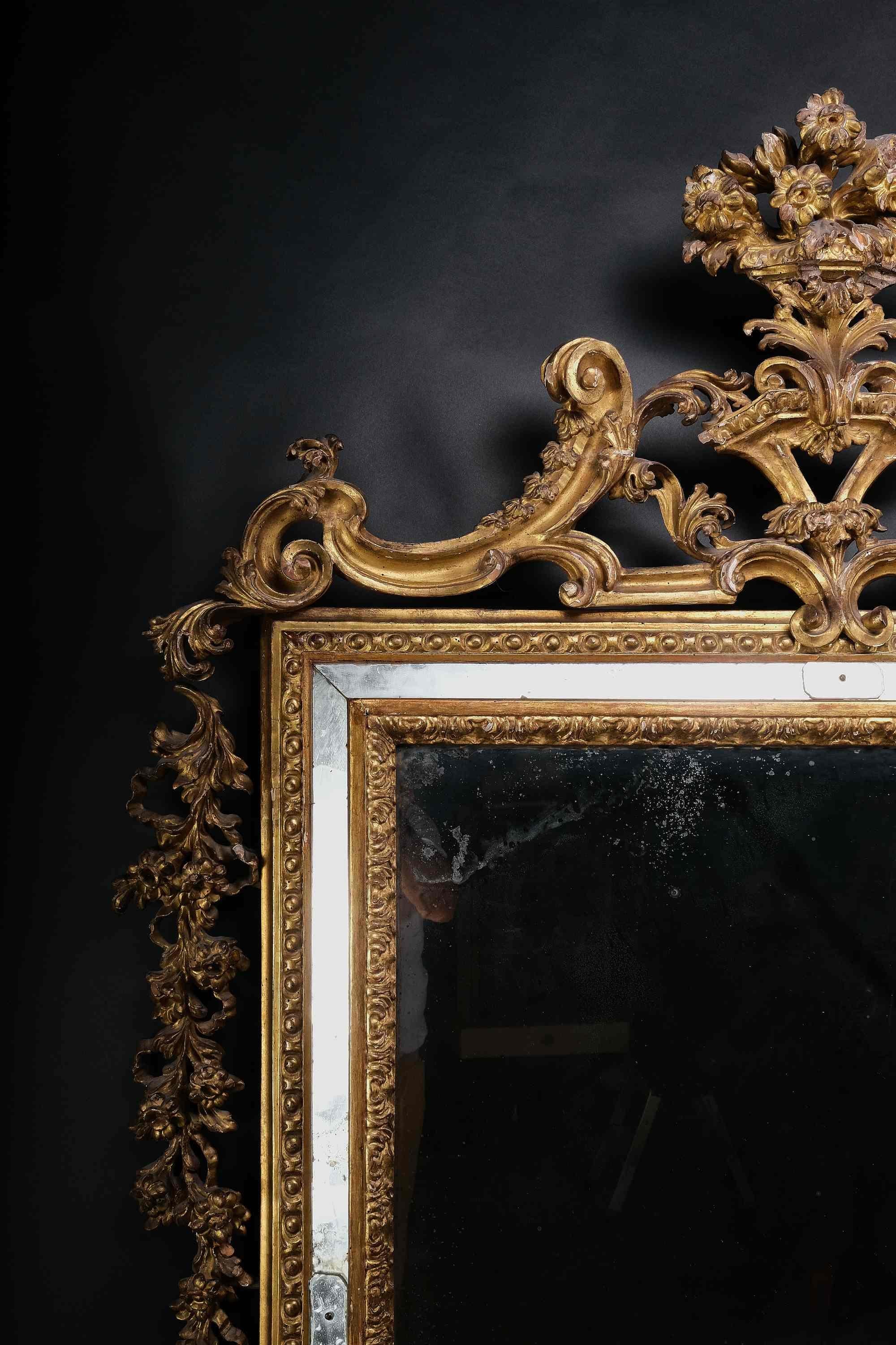 Louis XVI Important carved and gilded mirror, Lombardy, Italy, 1780 For Sale