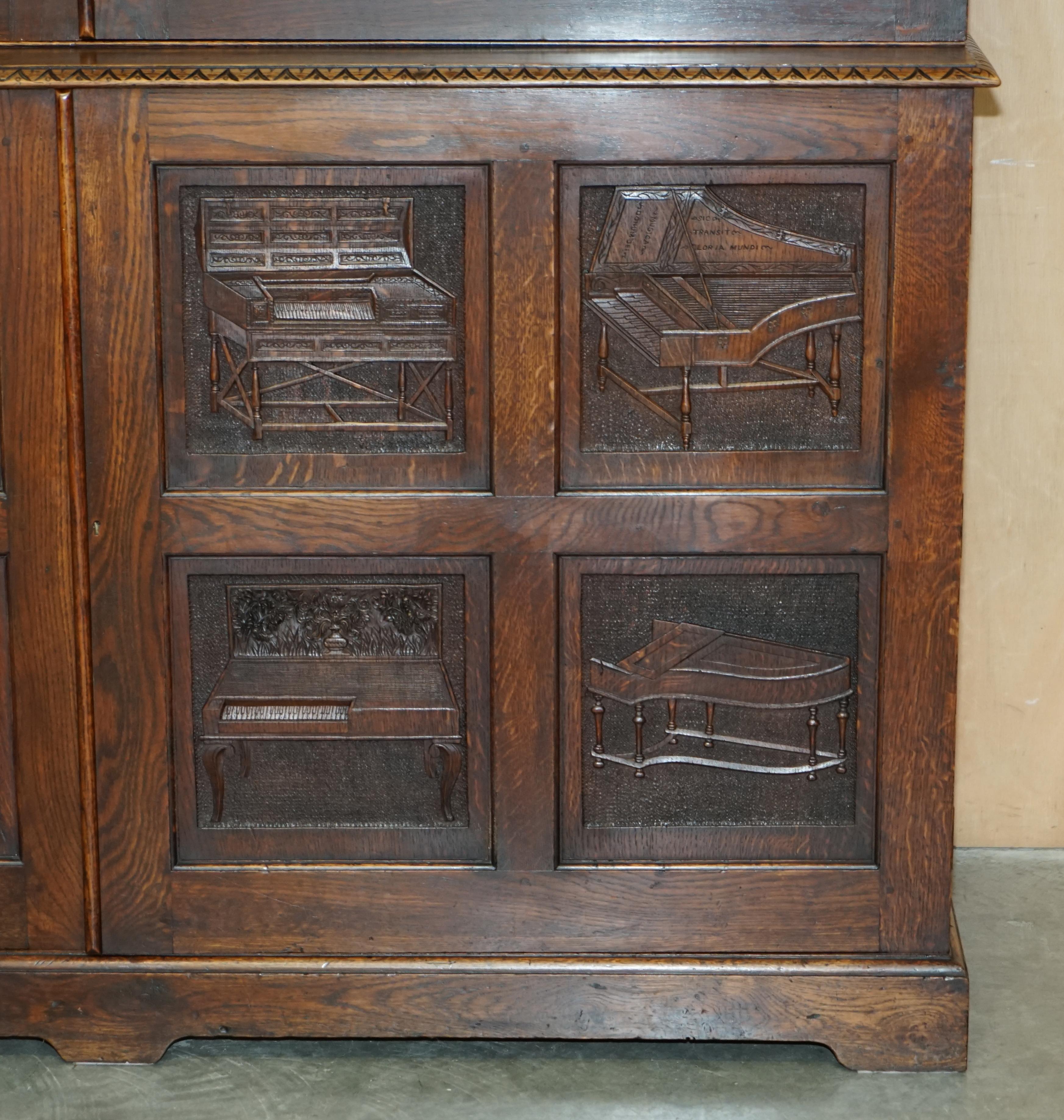 IMPORTANT CARVED BOOKCASE CABiNET FROM THE BATE COLLECTION IN OXFORD UNIVERSITY For Sale 2