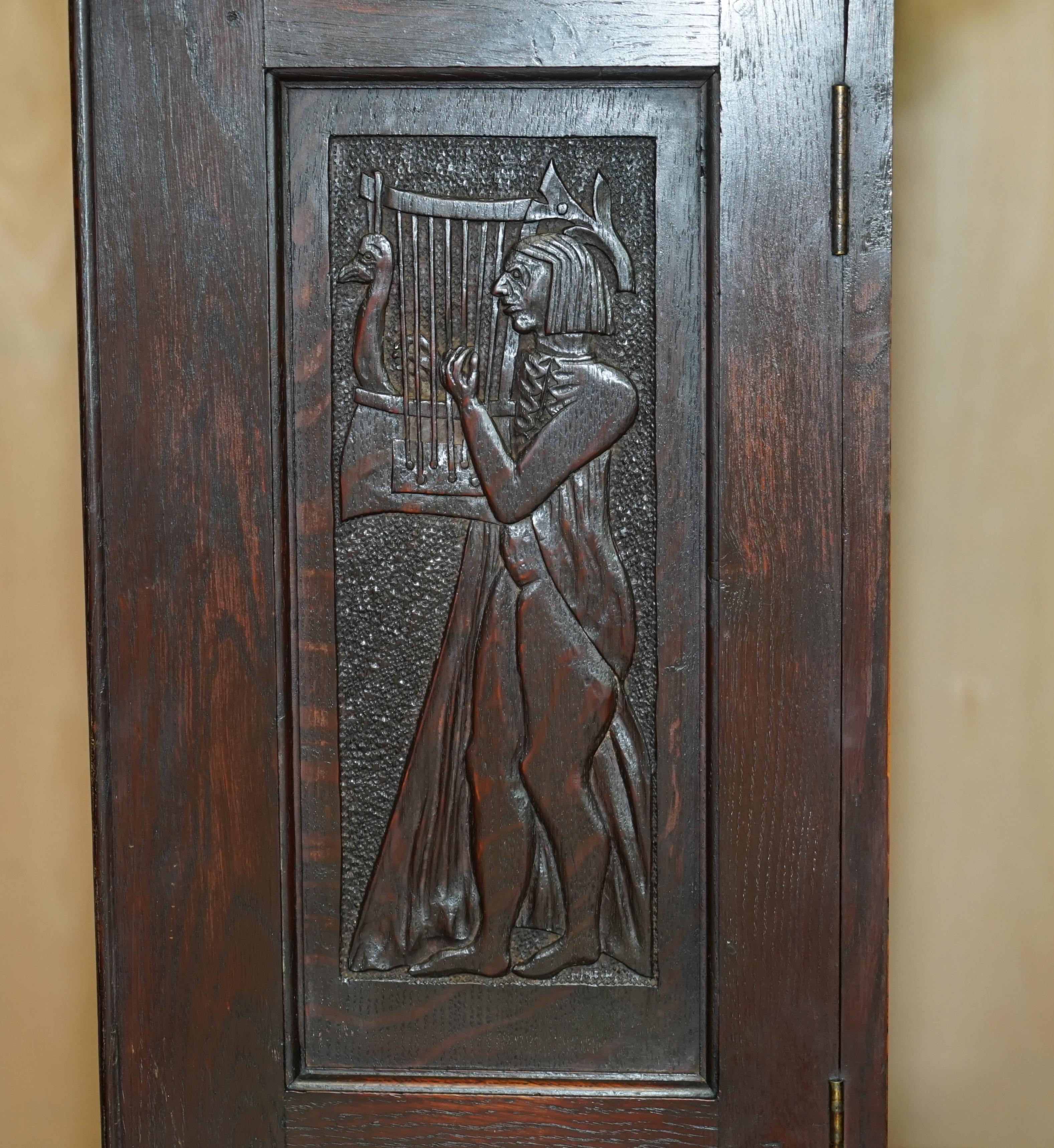 IMPORTANT CARVED BOOKCASE CABiNET FROM THE BATE COLLECTION IN OXFORD UNIVERSITY For Sale 4