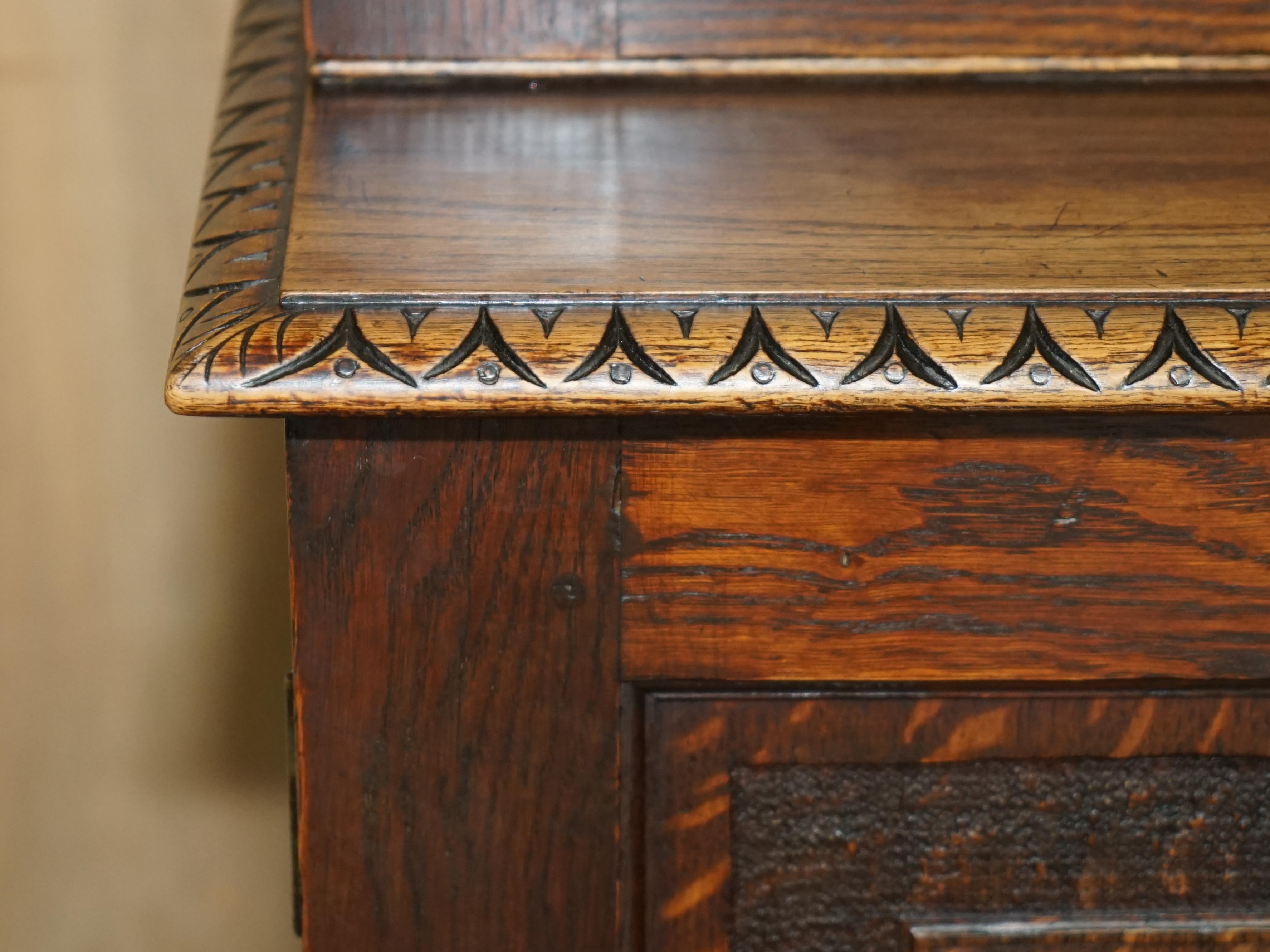 IMPORTANT CARVED BOOKCASE CABiNET FROM THE BATE COLLECTION IN OXFORD UNIVERSITY For Sale 5