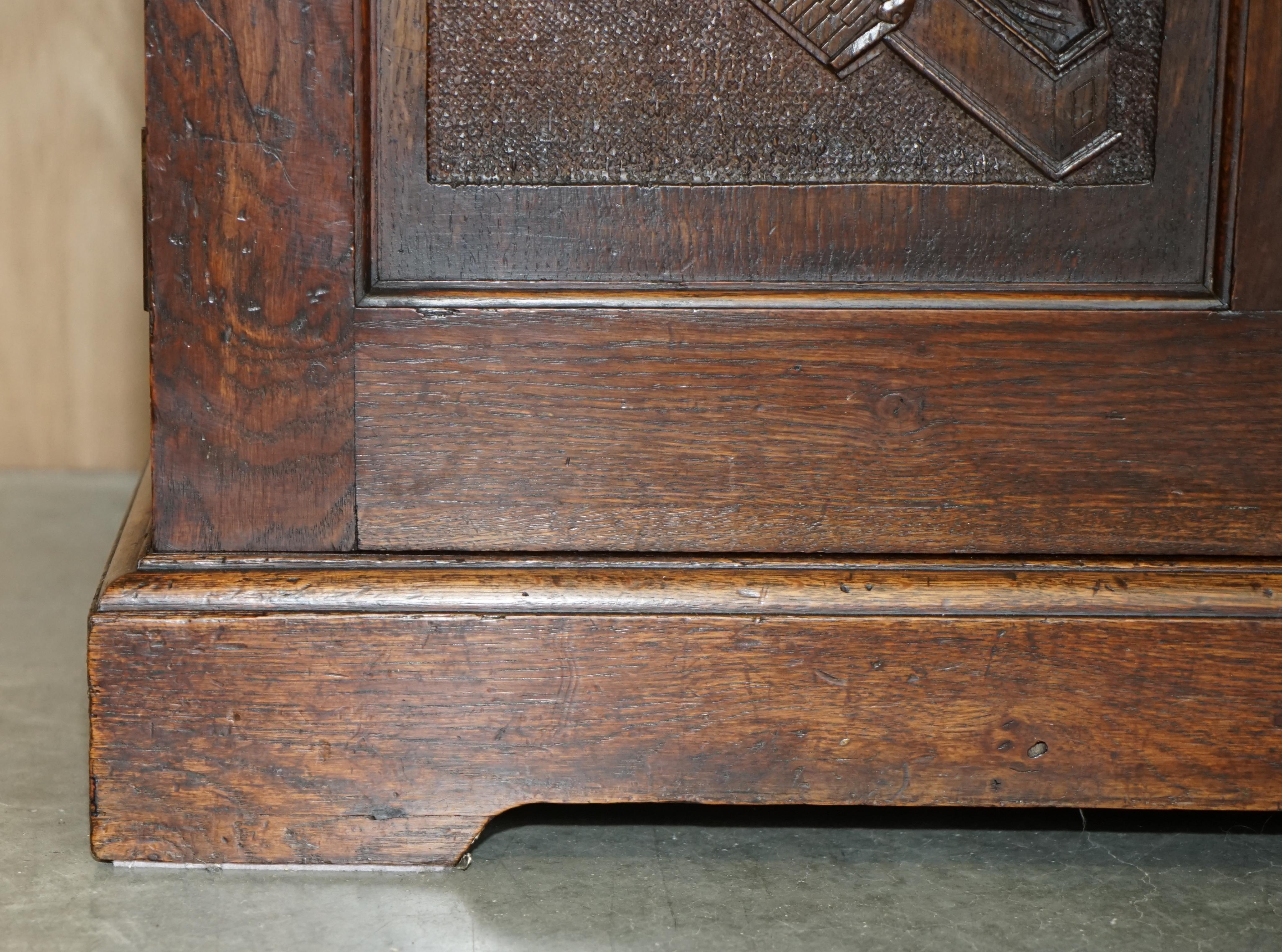 IMPORTANT CARVED BOOKCASE CABiNET FROM THE BATE COLLECTION IN OXFORD UNIVERSITY For Sale 6