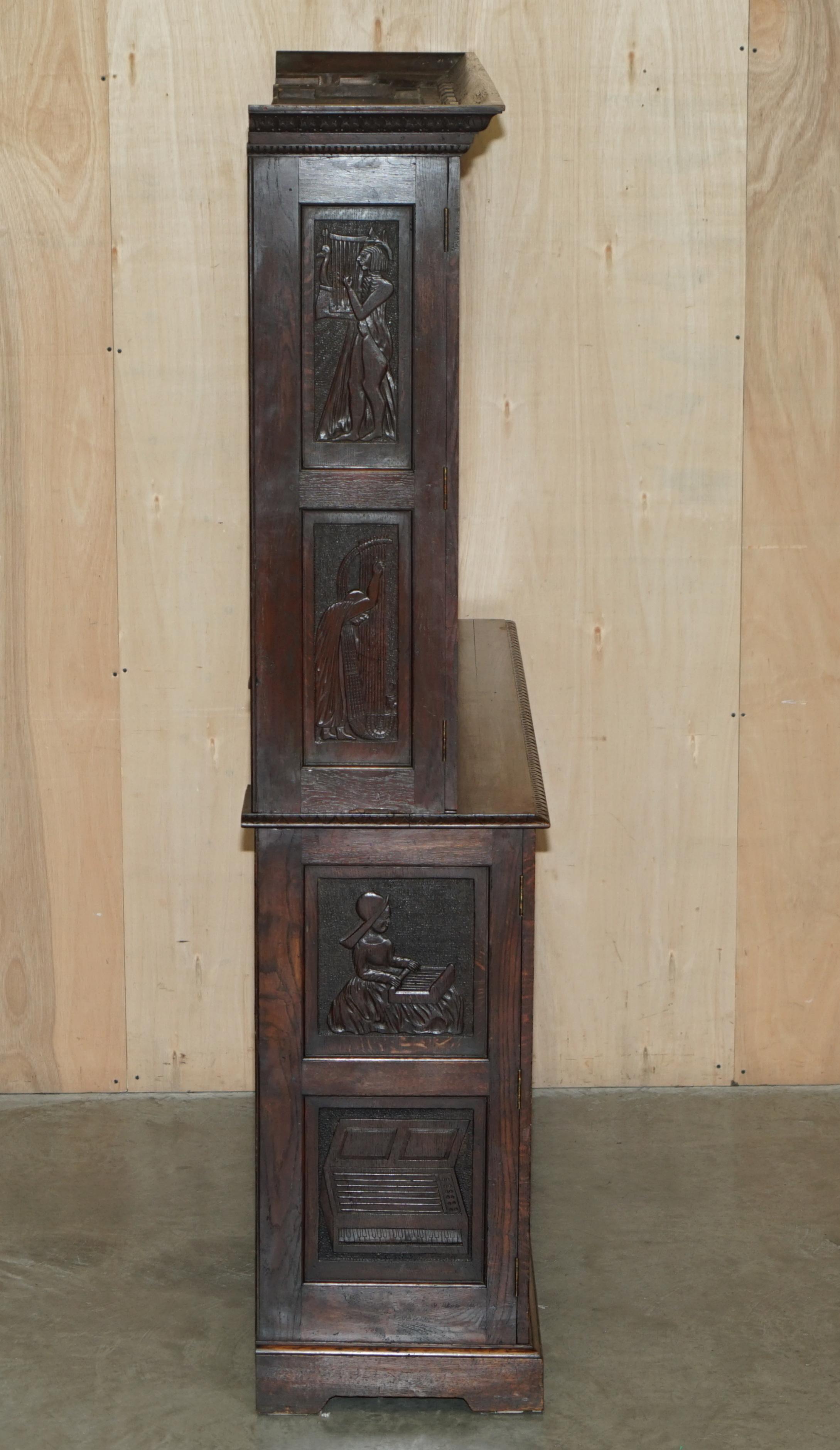 IMPORTANT CARVED BOOKCASE CABiNET FROM THE BATE COLLECTION IN OXFORD UNIVERSITY For Sale 8