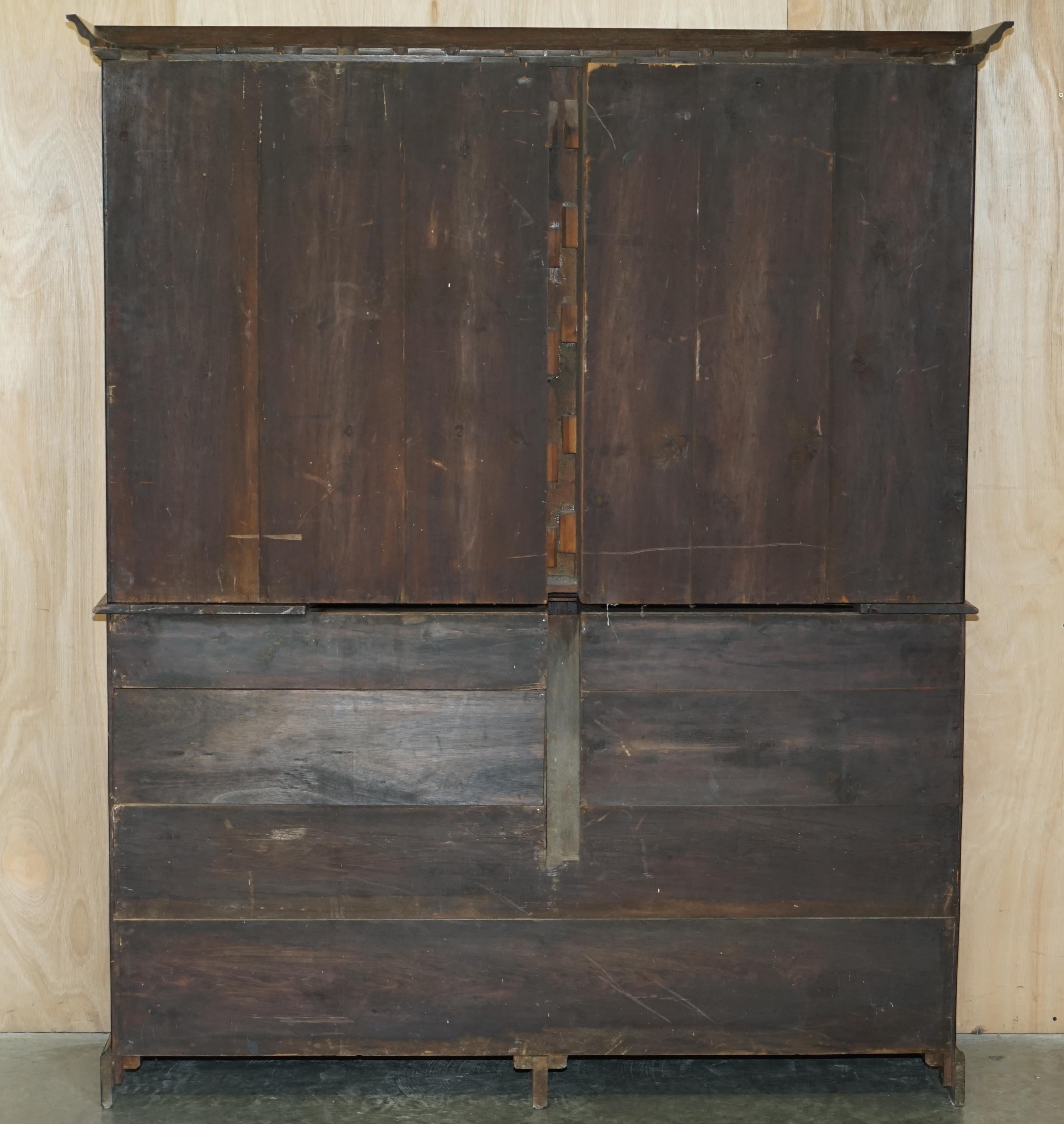 IMPORTANT CARVED BOOKCASE CABiNET FROM THE BATE COLLECTION IN OXFORD UNIVERSITY For Sale 9