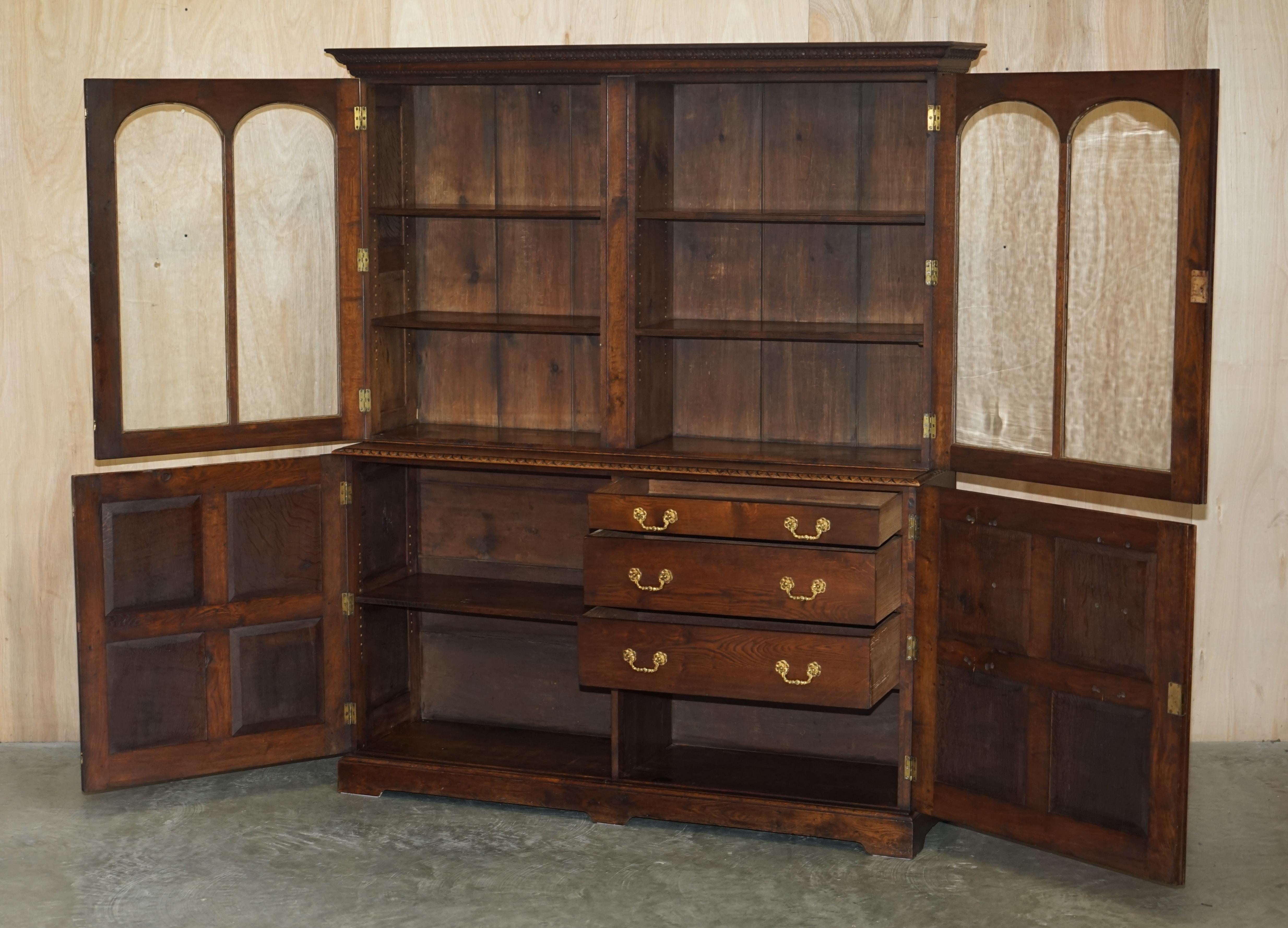 IMPORTANT CARVED BOOKCASE CABiNET FROM THE BATE COLLECTION IN OXFORD UNIVERSITY For Sale 10