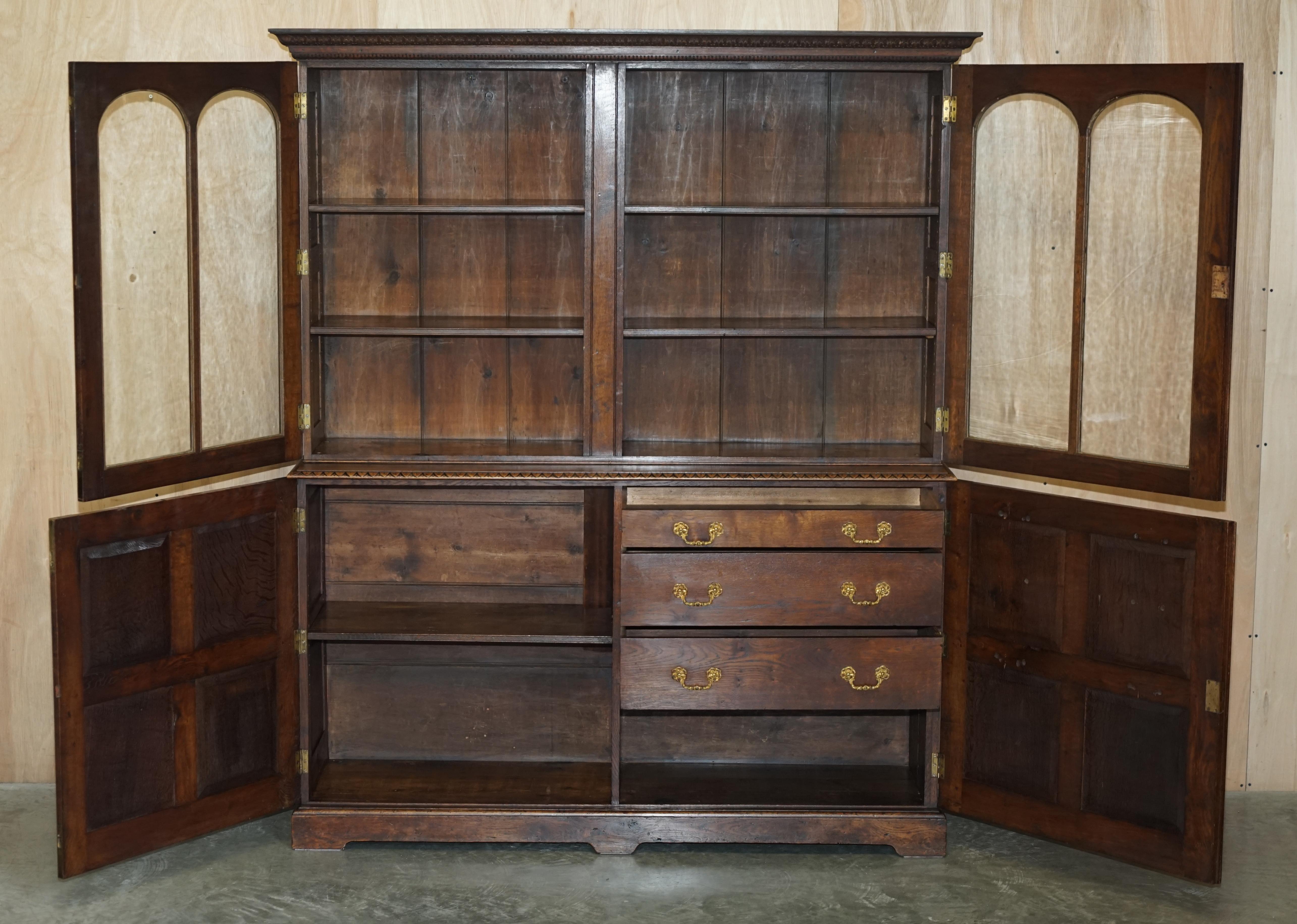 IMPORTANT CARVED BOOKCASE CABiNET FROM THE BATE COLLECTION IN OXFORD UNIVERSITY For Sale 11