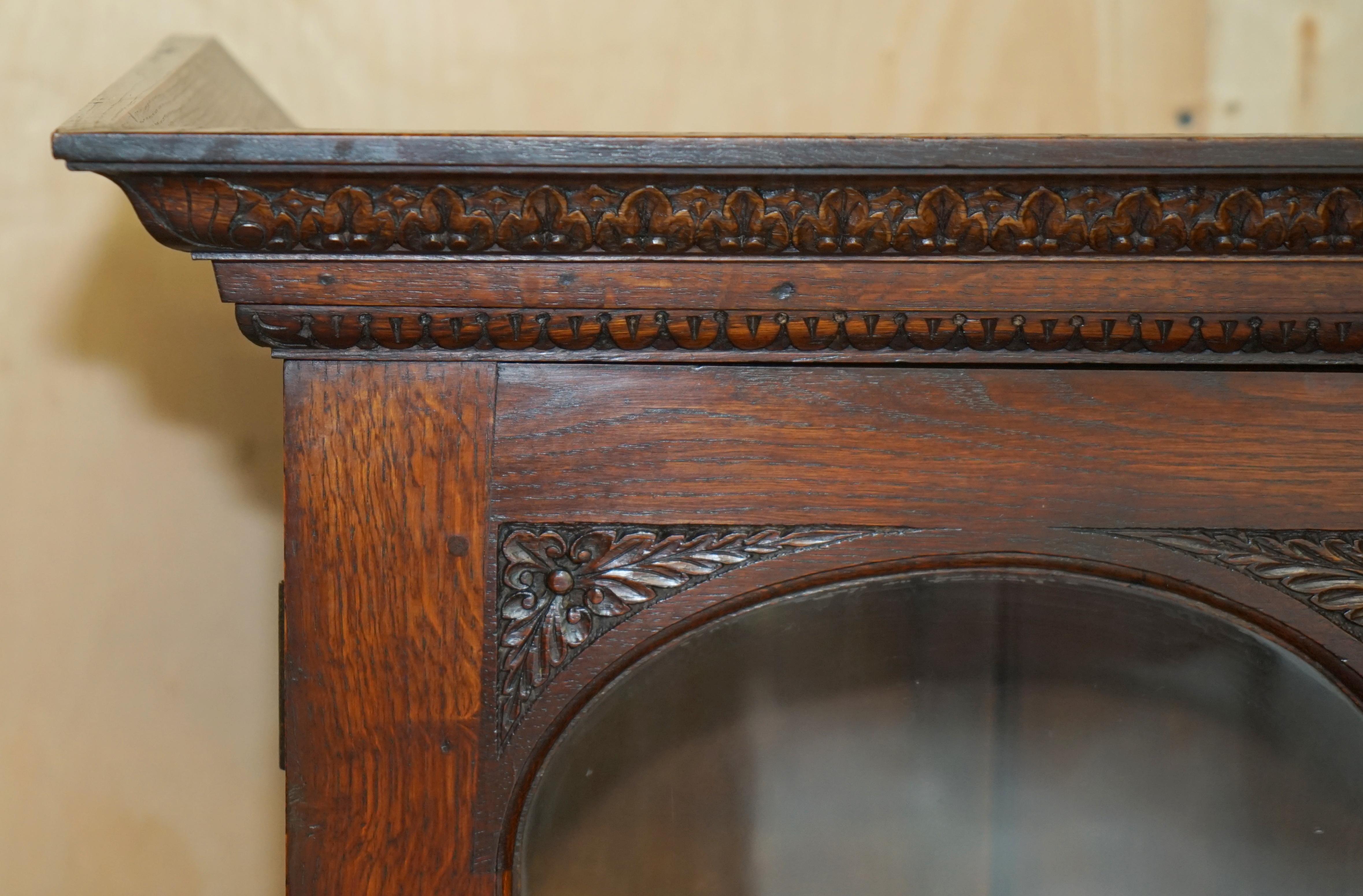 William IV IMPORTANT CARVED BOOKCASE CABiNET FROM THE BATE COLLECTION IN OXFORD UNIVERSITY For Sale