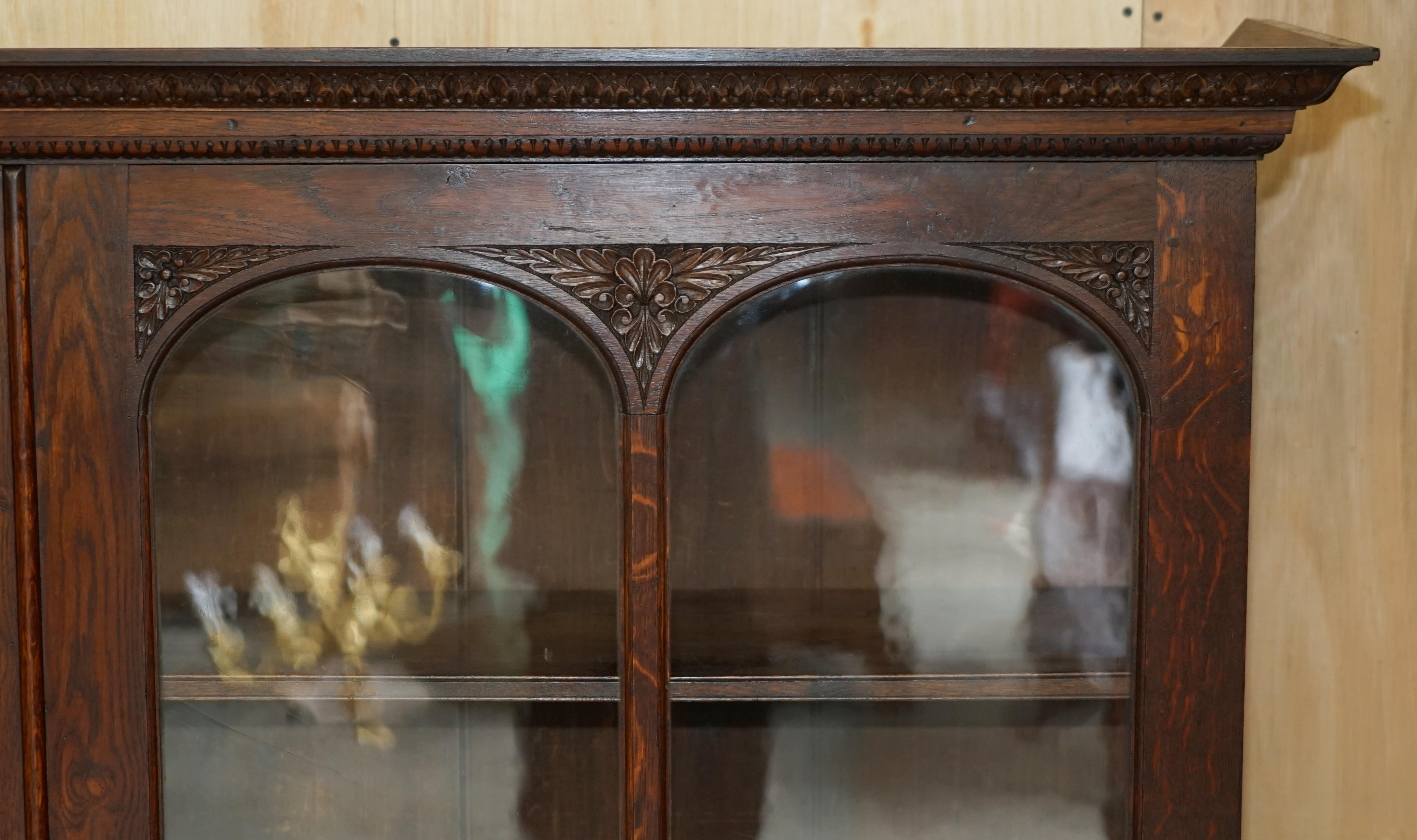 Mid-19th Century IMPORTANT CARVED BOOKCASE CABiNET FROM THE BATE COLLECTION IN OXFORD UNIVERSITY For Sale