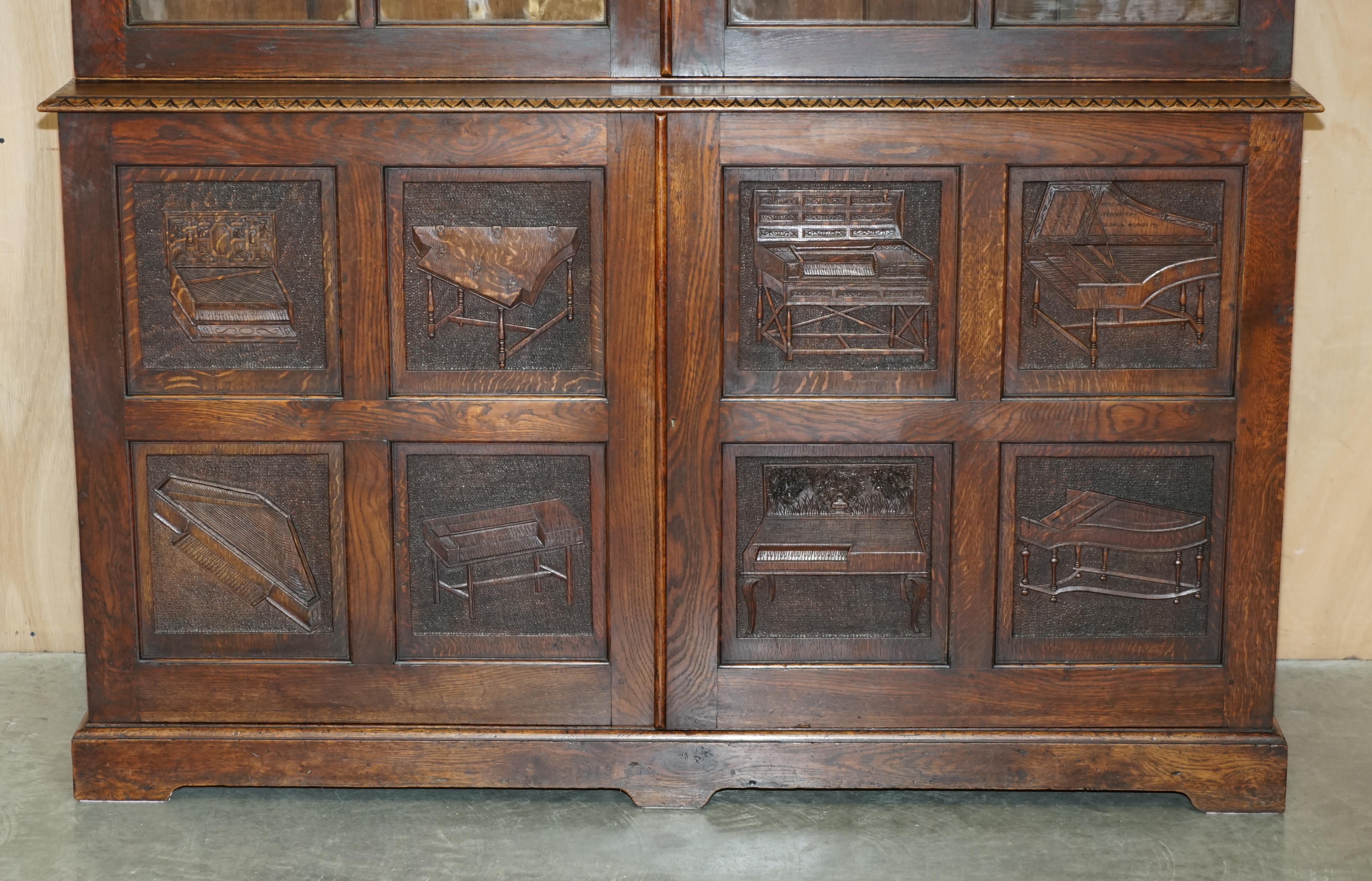 IMPORTANT CARVED BOOKCASE CABiNET FROM THE BATE COLLECTION IN OXFORD UNIVERSITY For Sale 1