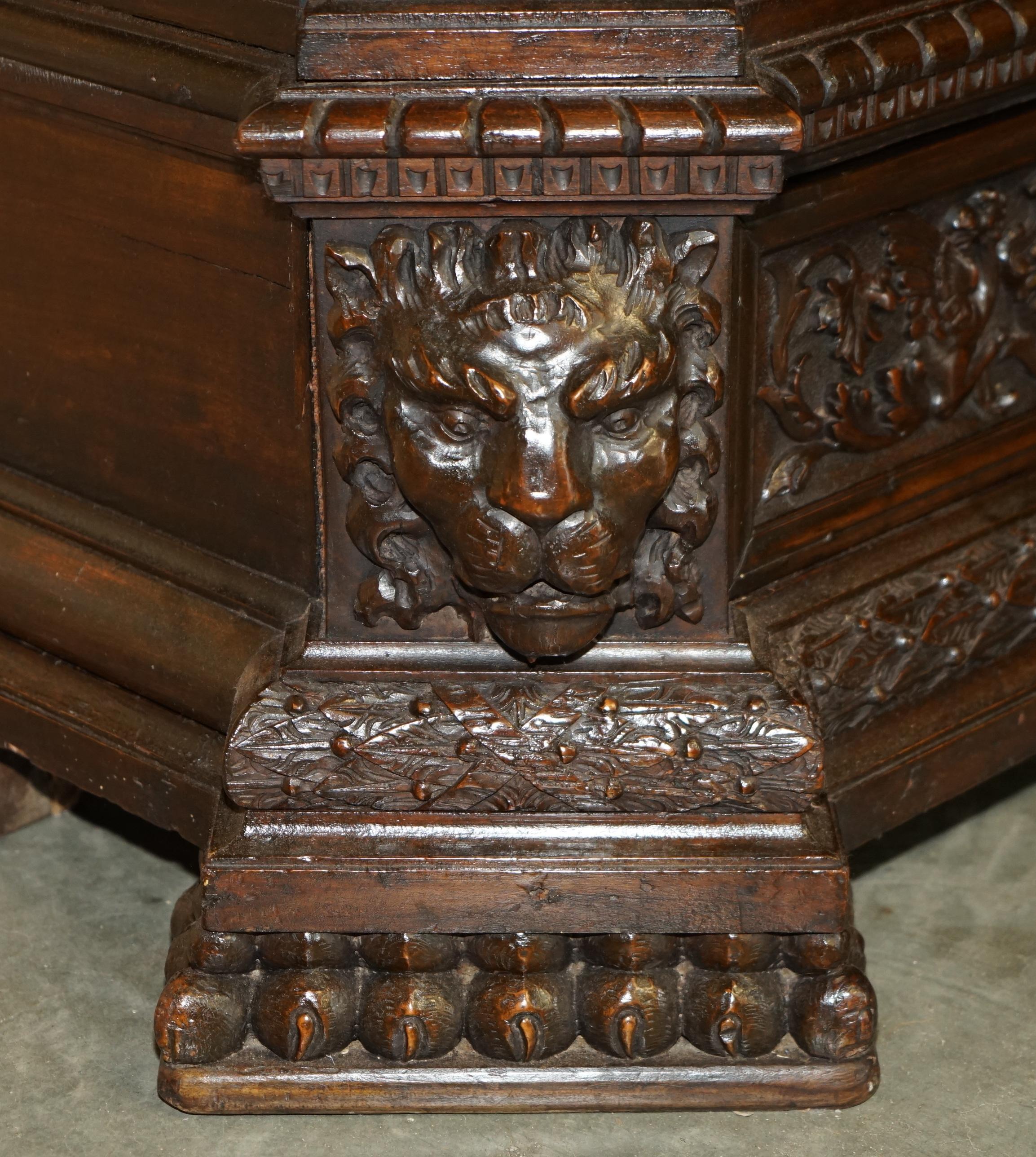 IMPORTANTE ARMARIO ARMORIAL TALLADO NEO RENACIMIENTO ARMARIO ANTIGUO en venta 5