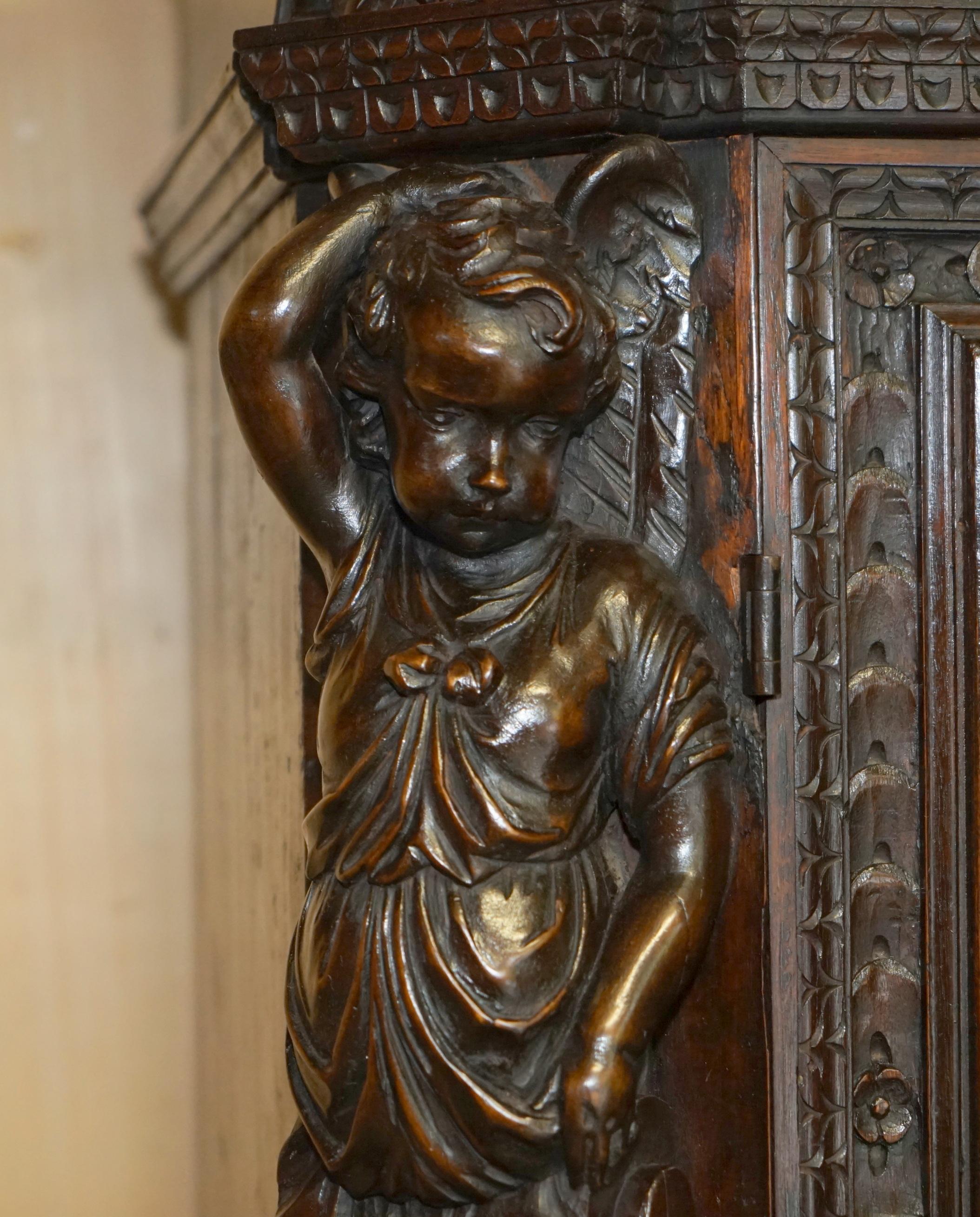 IMPORTANTE ARMARIO ARMORIAL TALLADO NEO RENACIMIENTO ARMARIO ANTIGUO en venta 7