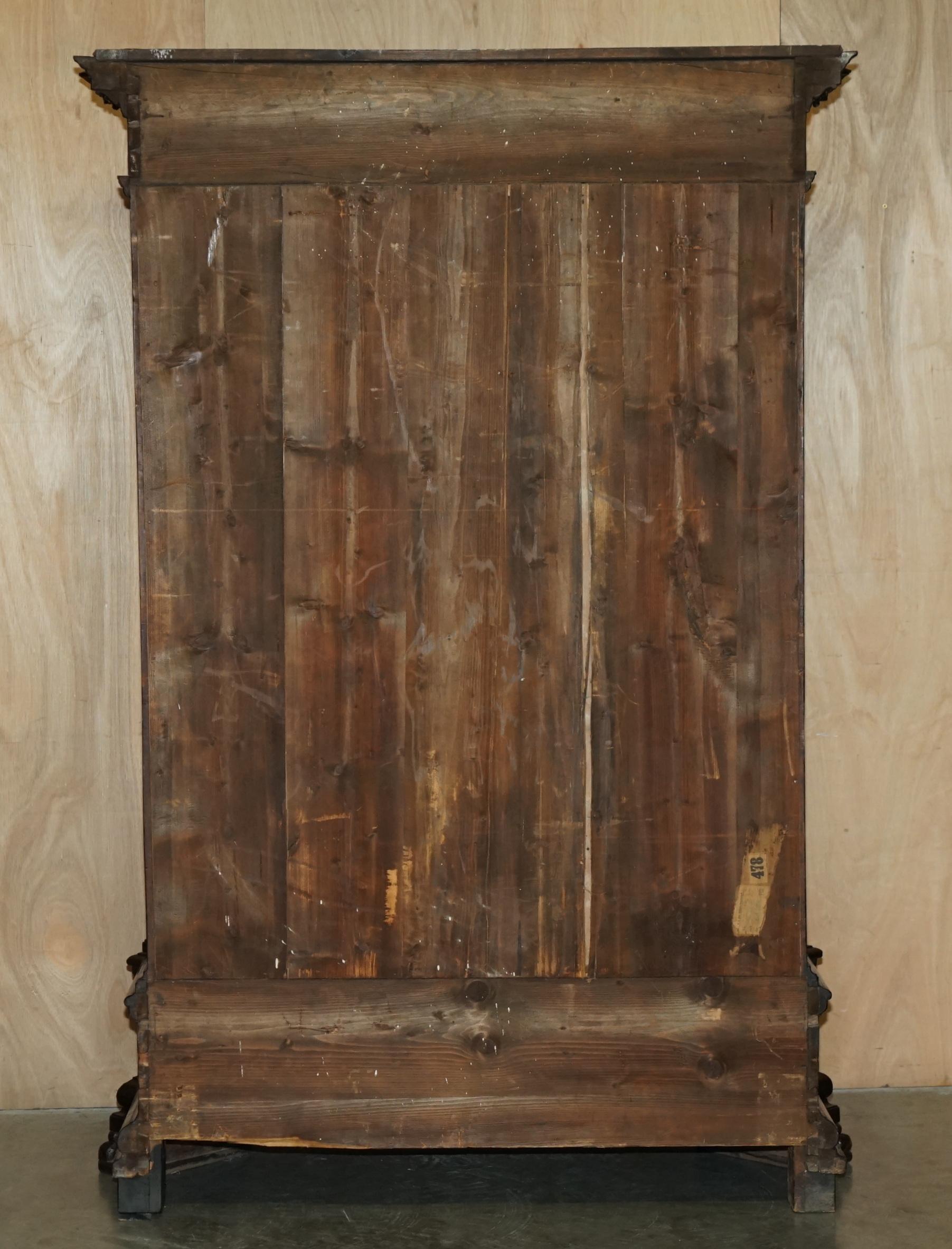 IMPORTANTE ARMARIO ARMORIAL TALLADO NEO RENACIMIENTO ARMARIO ANTIGUO en venta 9