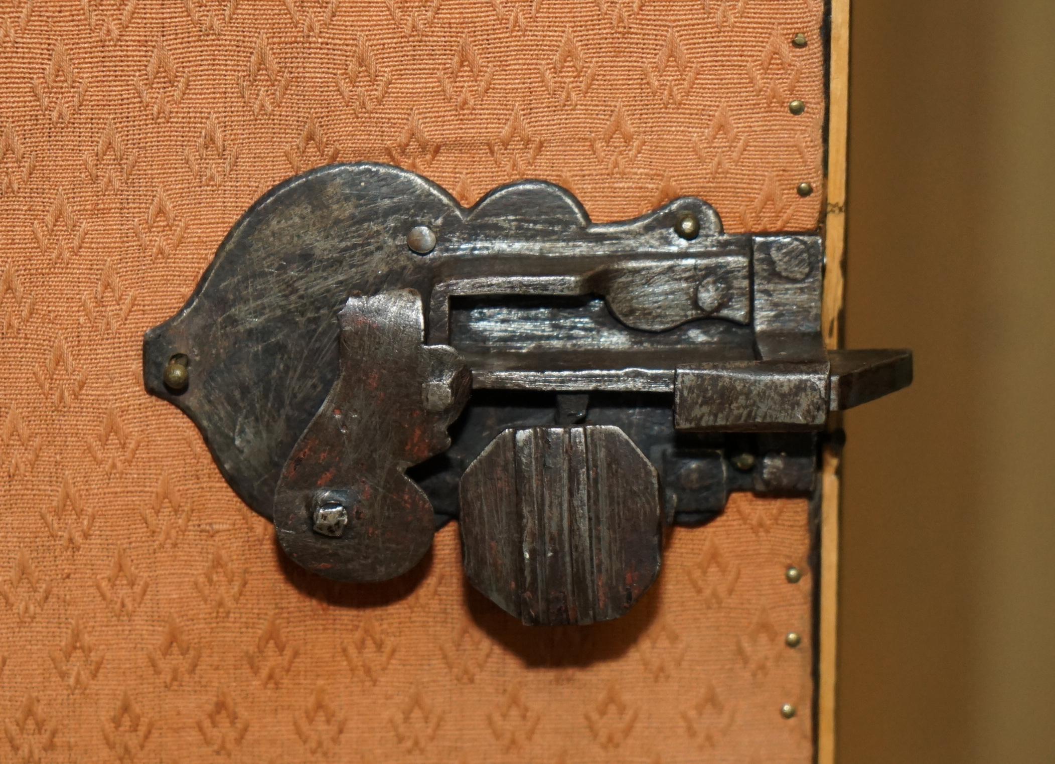 IMPORTANTE ARMARIO ARMORIAL TALLADO NEO RENACIMIENTO ARMARIO ANTIGUO en venta 12