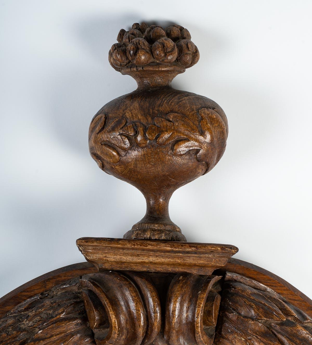 Important carved walnut mirror from the 19th century.
Measures: H 130 cm, W 103 cm, D 13 cm.