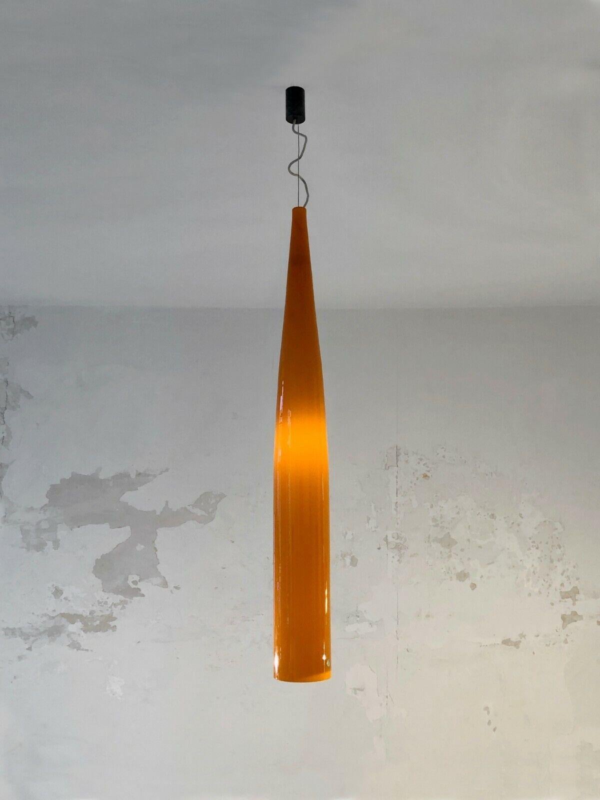 An elegant pendant light, Modernist, Free-Form, Shabby-Chic, with a tapered design of great finesse, in orange Murano glass suspended by an iron wire leaving the electric wire floating, wire cover and complete fixing in patinated bronze , by